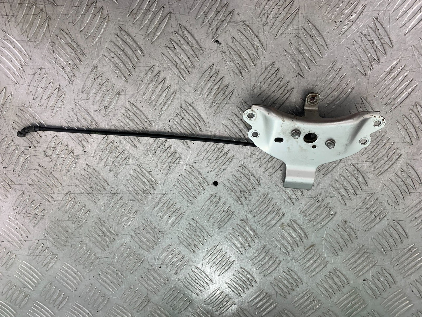 TRIUMPH 675 STREET TRIPLE RX SEAT CATCH AND CABLE   2015- 2017 (CMB1299)
