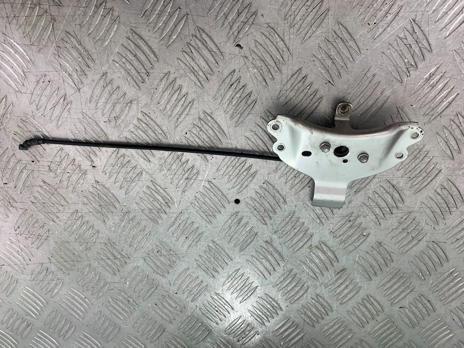 TRIUMPH 675 STREET TRIPLE RX SEAT CATCH AND CABLE   2015- 2017 (CMB1299)