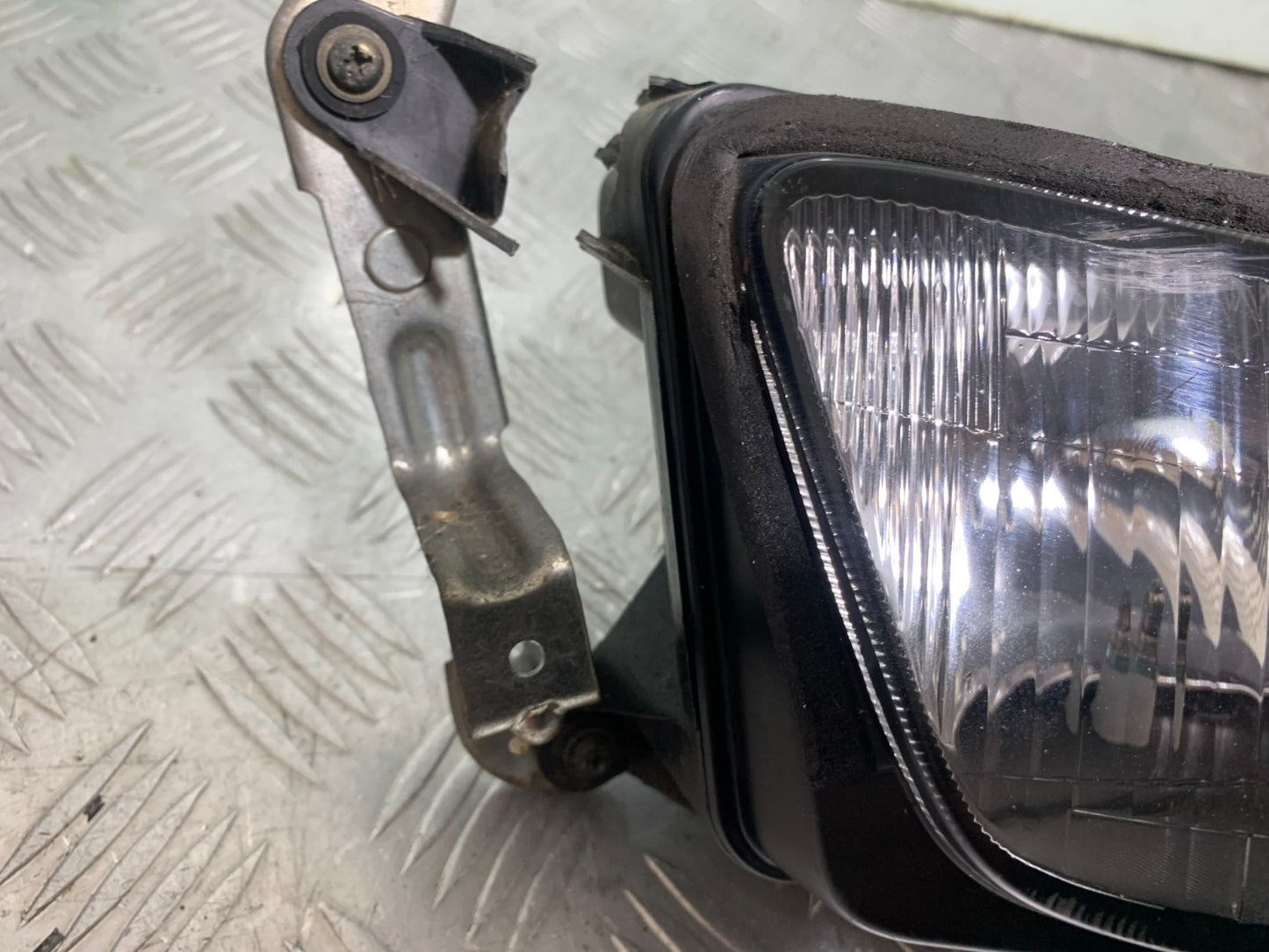 SUZUKI RF900 RF 900 HEADLIGHT  YEAR 1994-1999 CMB1326