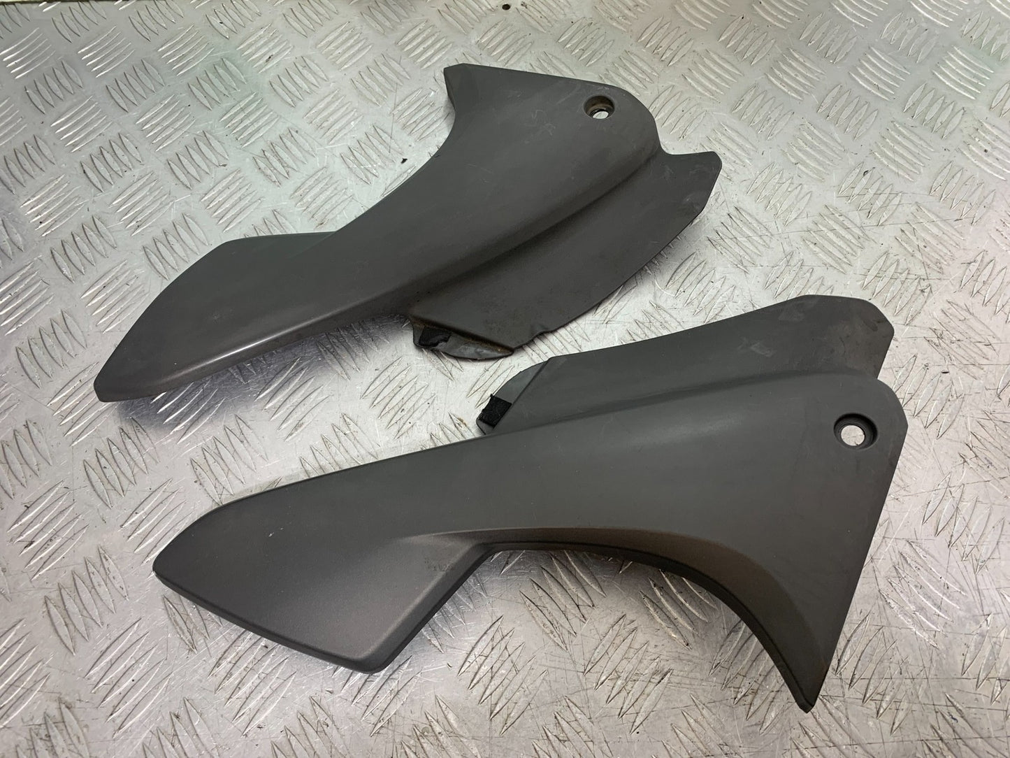 HONDA CBF600 CBF 600 LEFT & RIGHT INFILLS PANELS  YEAR 2004-07  (CMB1305)