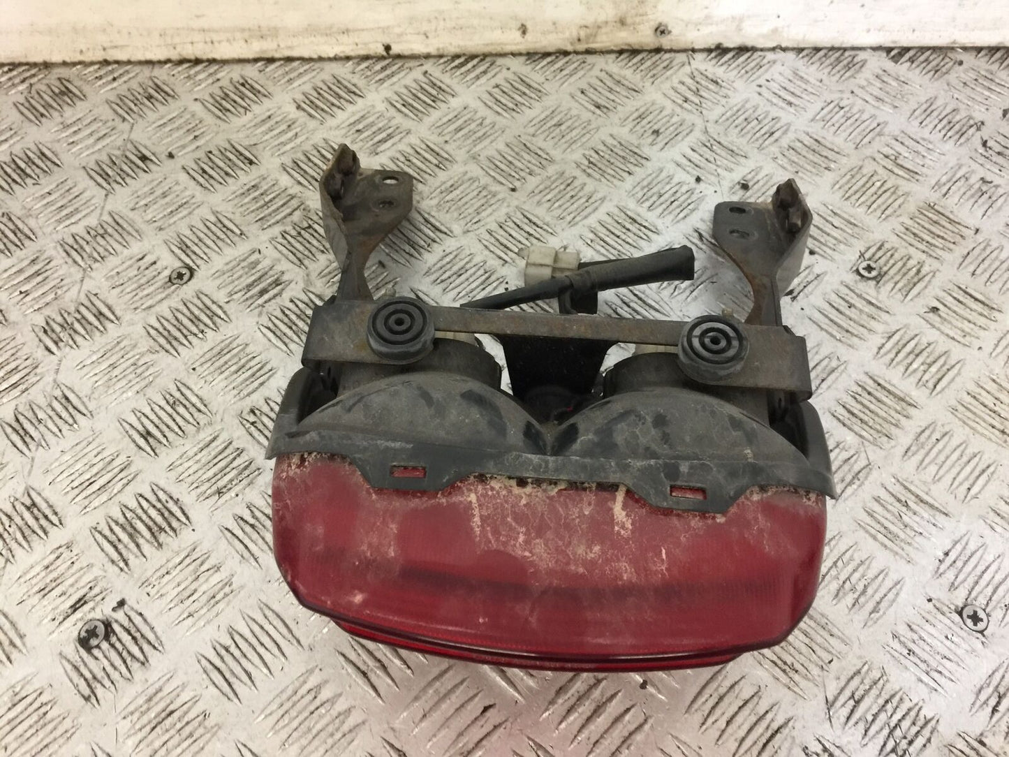 YAMAHA XJR1300 XJR 1300 REAR LIGHT YEAR 1999-2005  (STOCK 708)