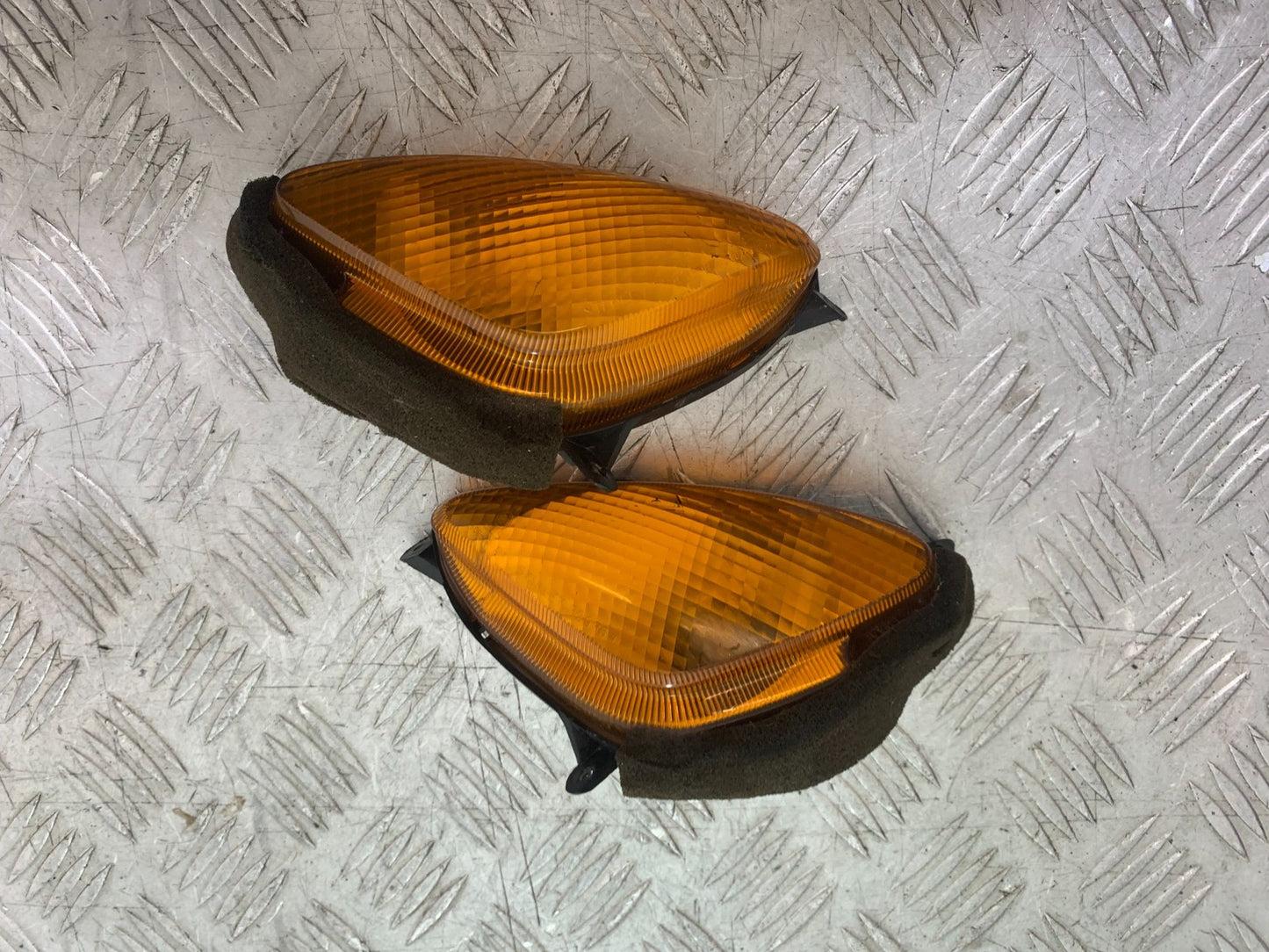 HONDA NT650 V DEAUVILLE FRONT INDICATORS  YEAR 1998-01(CMB1320)