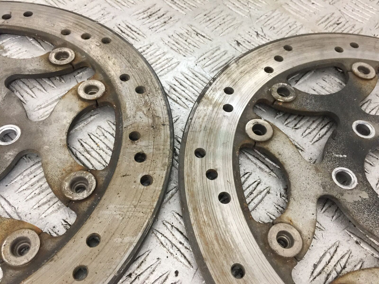 VICTORY V92 C FRONT DISCS  YEAR 2004 (STOCK 765)