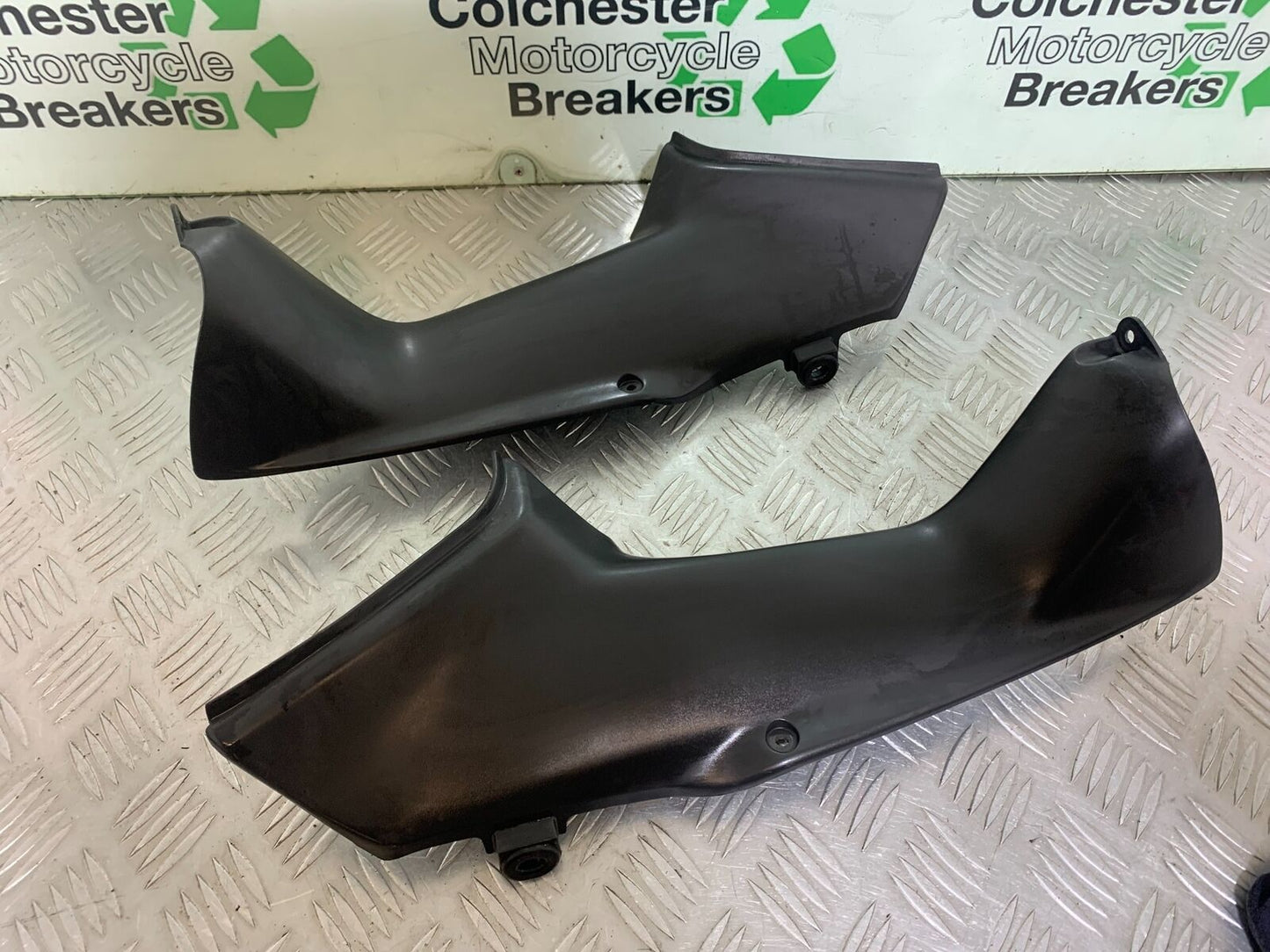 HONDA CBR 929 RRY FIREBLADE TOP FAIRING INFILL PANELS YEAR 2000-01 (CMB1094)