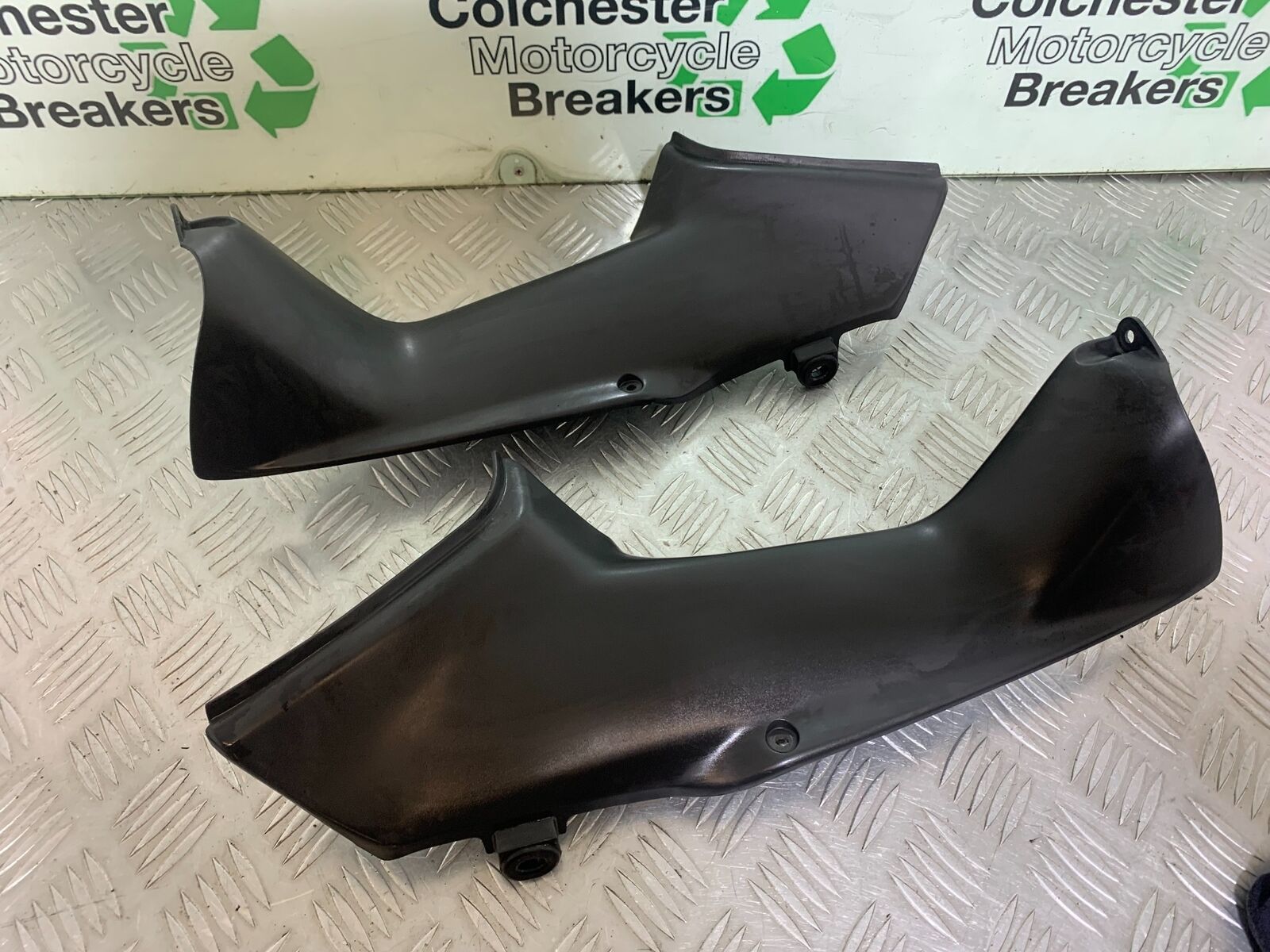 HONDA CBR 929 RRY FIREBLADE TOP FAIRING INFILL PANELS YEAR 2000-01 (CMB1094)