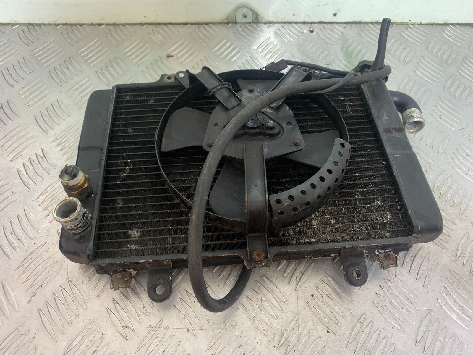KAWASAKI ZX6R ZX6 F RADIATOR  YEAR 1995-1997 (CMB1169)