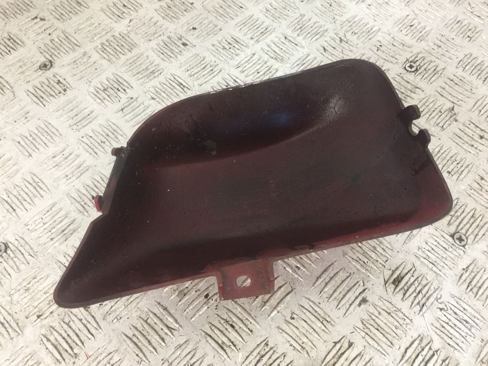 YAMAHA XV535 XV 535 VIRAGO RIGHT SEAT PANEL YEAR 1994-02 (STOCK 772)