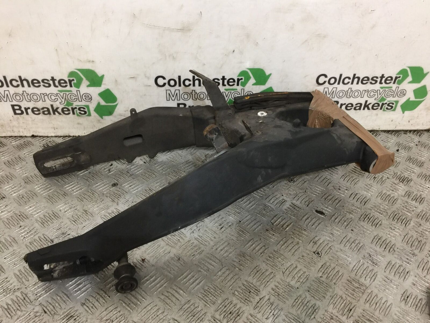 TRIUMPH 675 STREET TRIPLE SWINGARM  YEAR 2016 (STOCK 812)