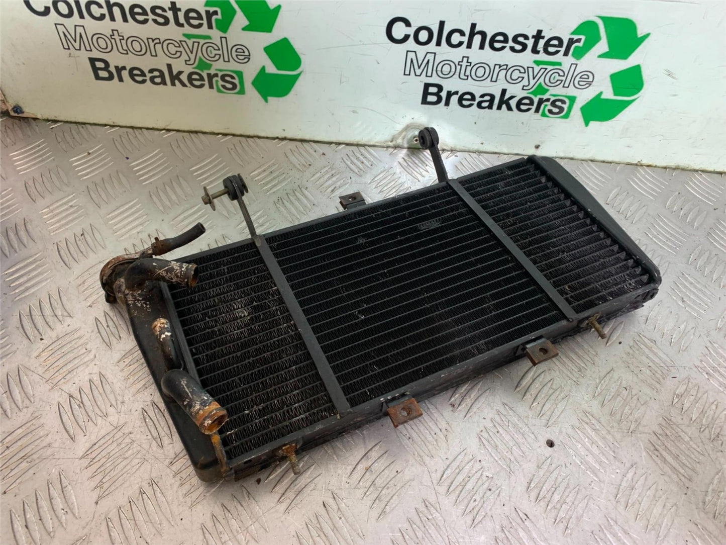 TRIUMPH 955I SPRINT RS RADIATOR  YEAR 1999-03 (CMB1313)
