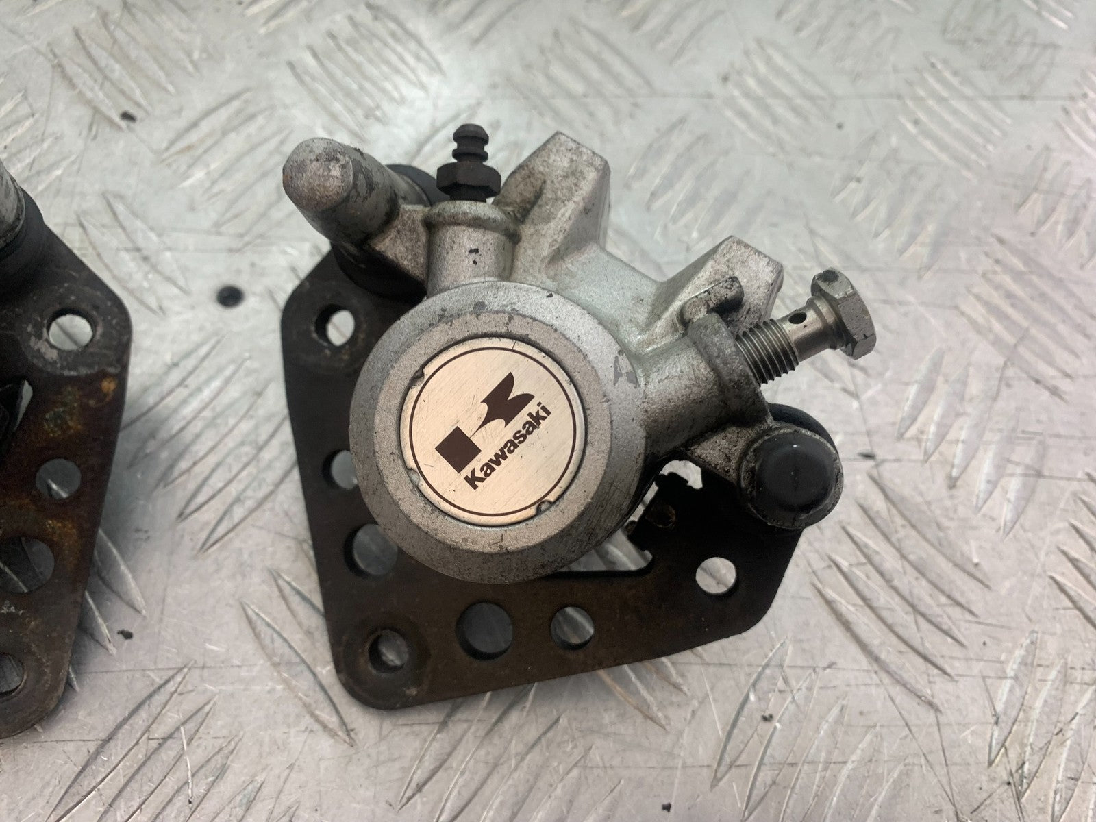 KAWASAKI GPZ600 GPZ 600 FRONT BRAKE CALIPERS   YEAR 1988-90 (CMB1258)