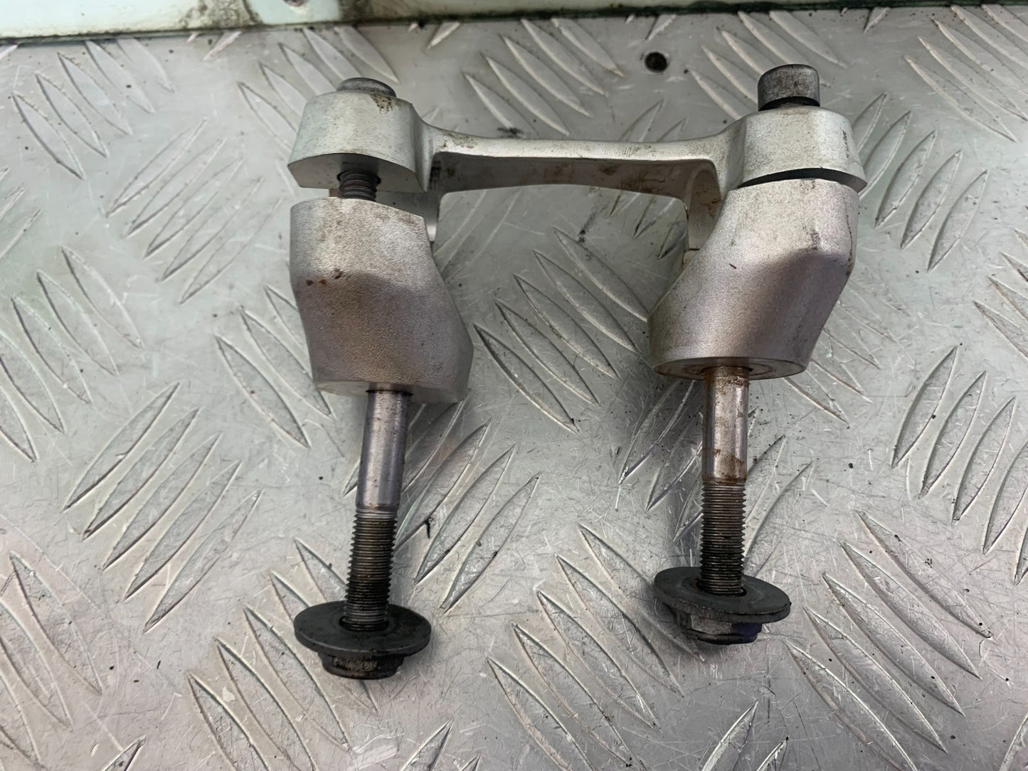 TRIUMPH 675 STREET TRIPLE HANDLEBAR RISERS   2013-2016 (CMB1186)