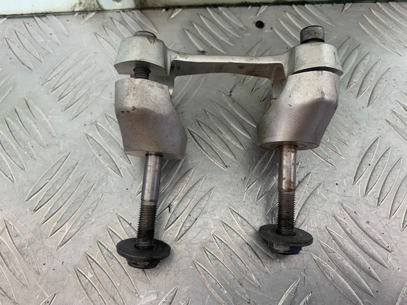 TRIUMPH 675 STREET TRIPLE HANDLEBAR RISERS   2013-2016 (CMB1186)