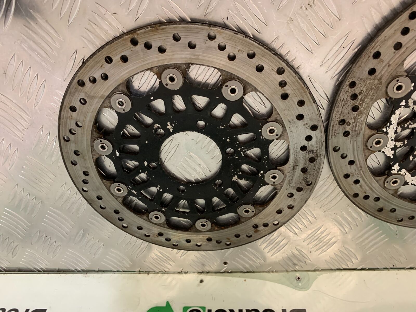 TRIUMPH DAYTONA T595 955i FRONT BRAKE DISCS  YEAR 1997-2000 (STOCK 981)