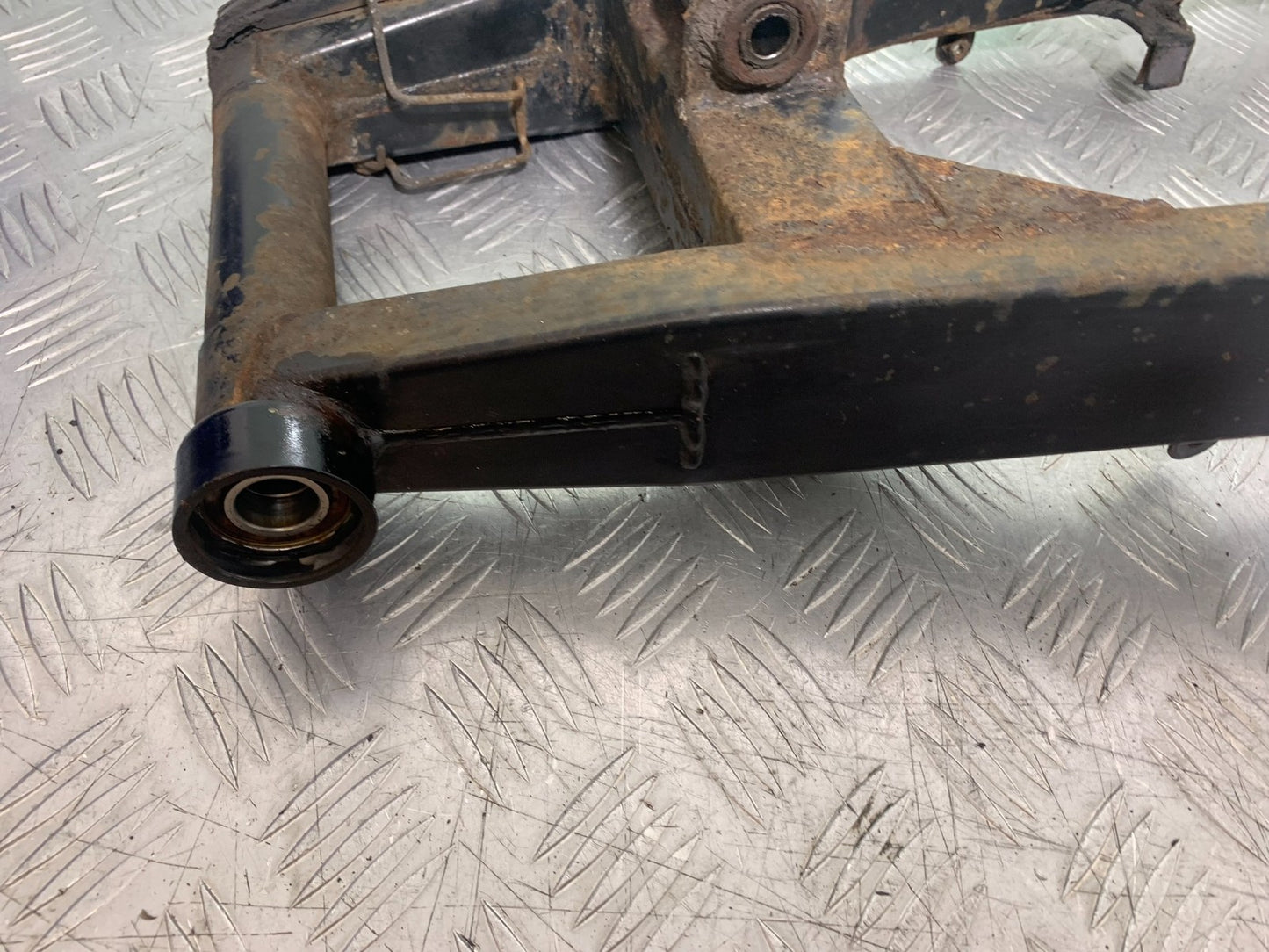 KAWASAKI Z750 Z 750 SWINGARM YEAR 2004-2006  (CMB1234)