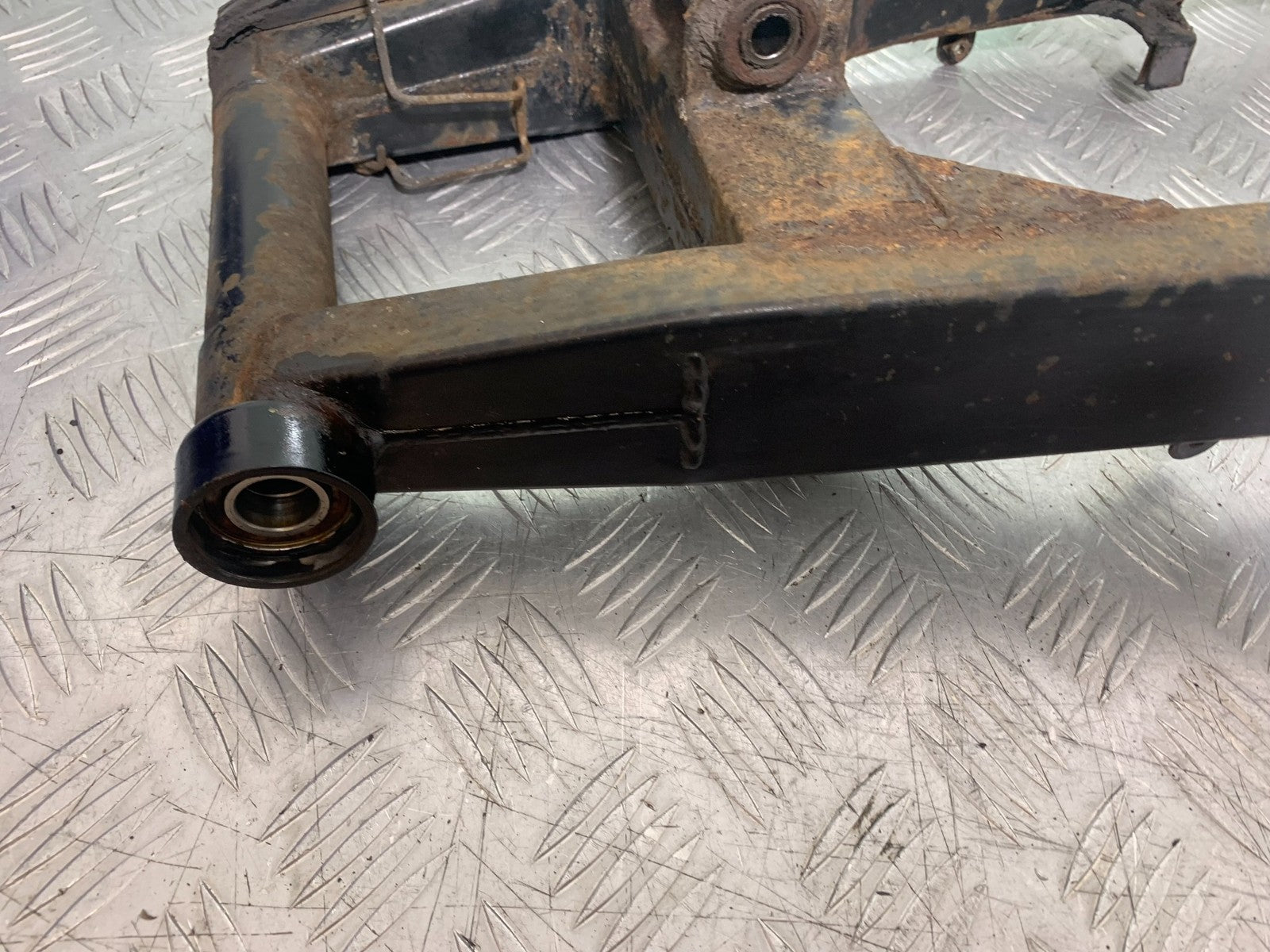 KAWASAKI Z750 Z 750 SWINGARM YEAR 2004-2006  (CMB1234)