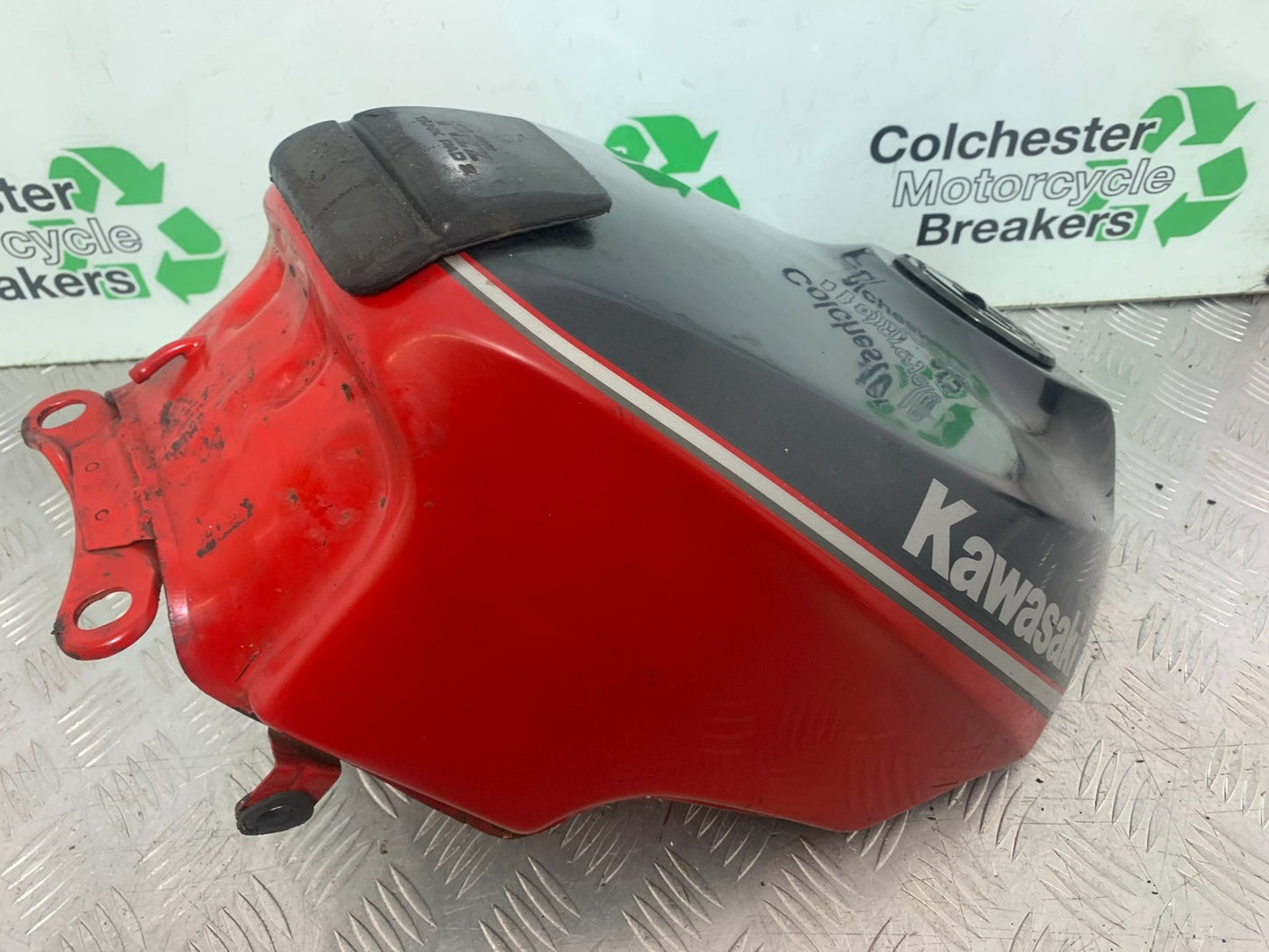 KAWASAKI GPZ600 GPZ 600 PETROL TANK YEAR 1988-90 (CMB1258)