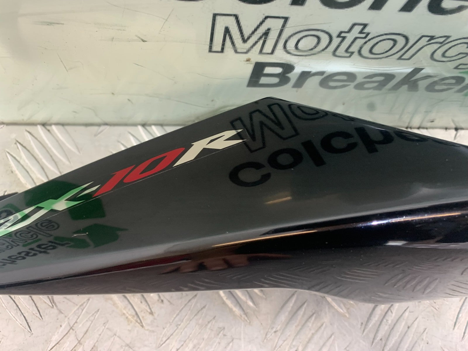 KAWASAKI ZX10R ZX10 R RIGHT SEAT PANEL  2008-2010 (CMB1206)