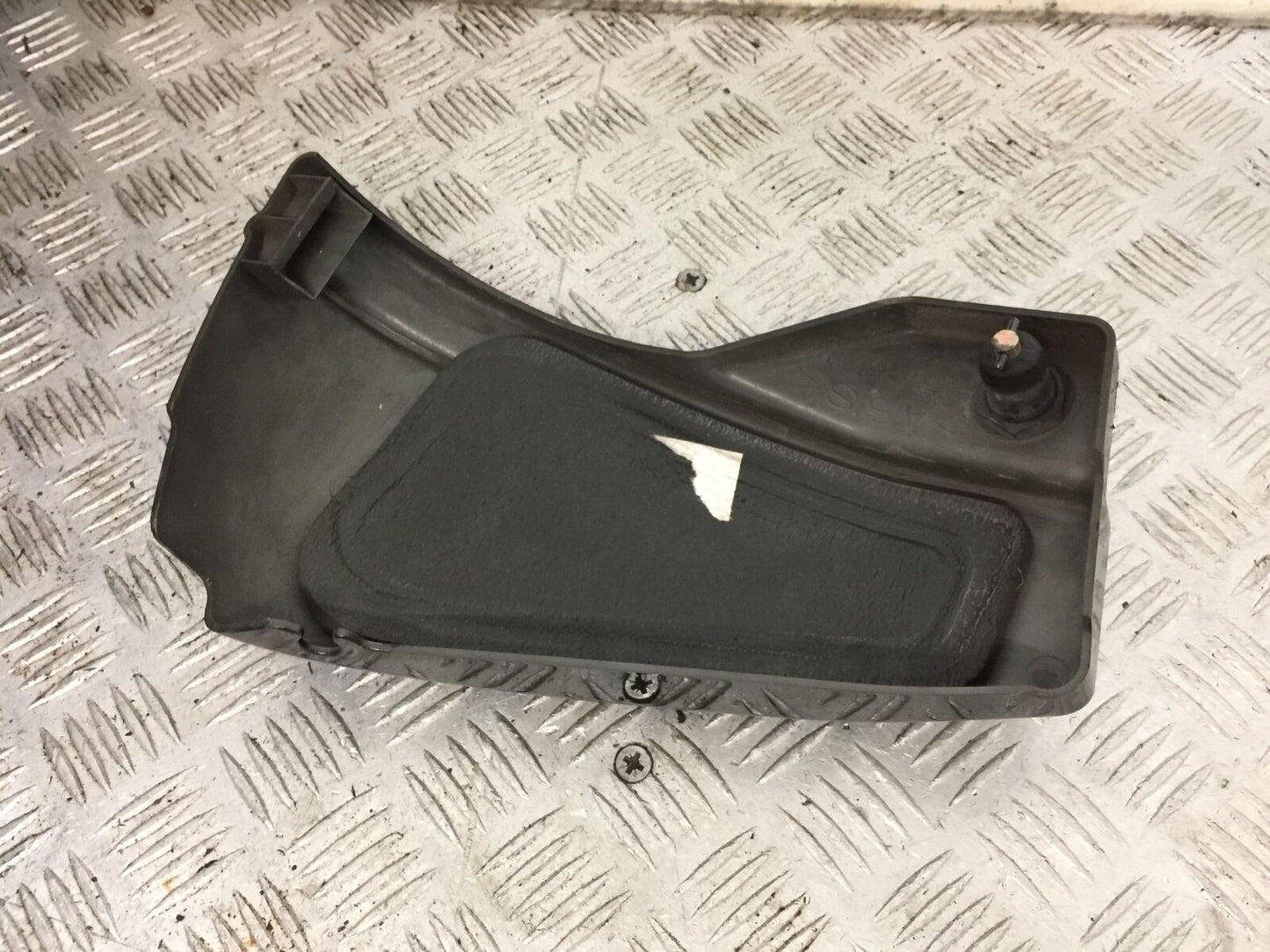 YAMAHA XVS 650 DRAGSTAR LEFT SEAT PANEL   YEAR 1996-2006 (STOCK 883)