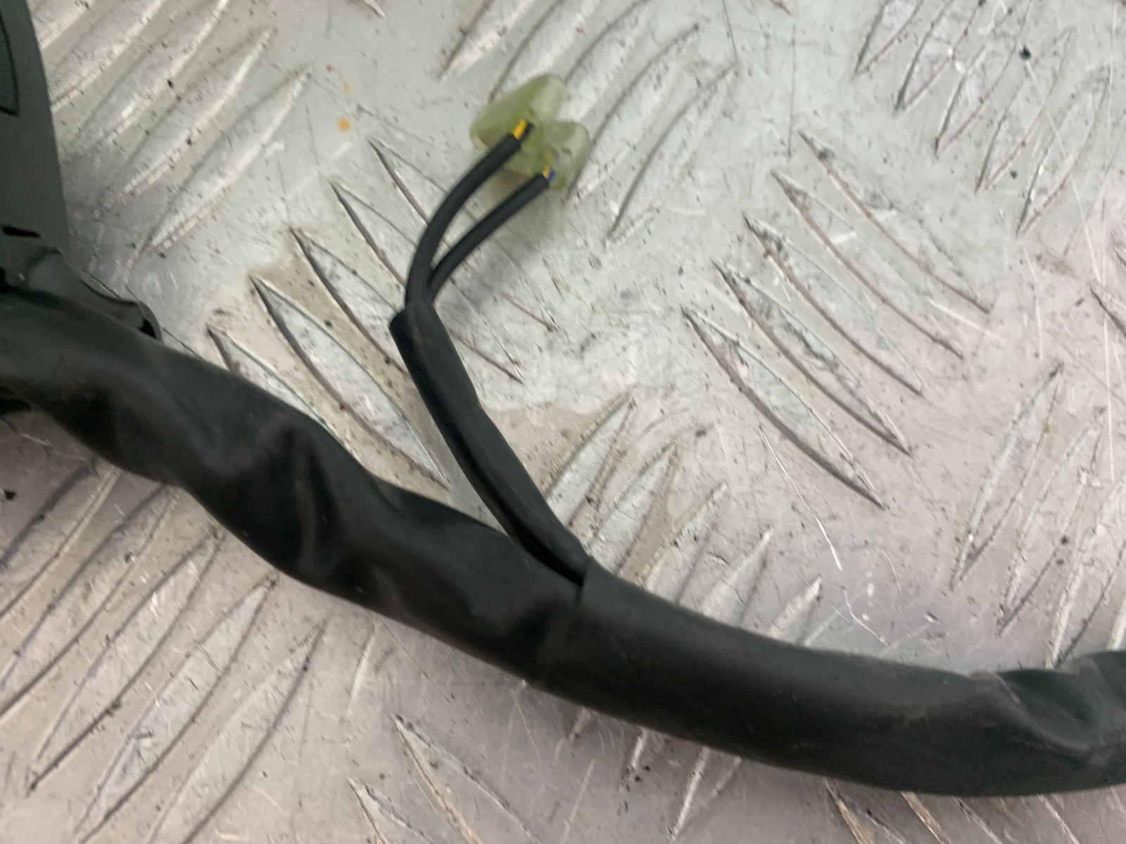 YAMAHA YZF R1 LEFT SWITCH GEAR YEAR 2004-2006 (CMB1155)