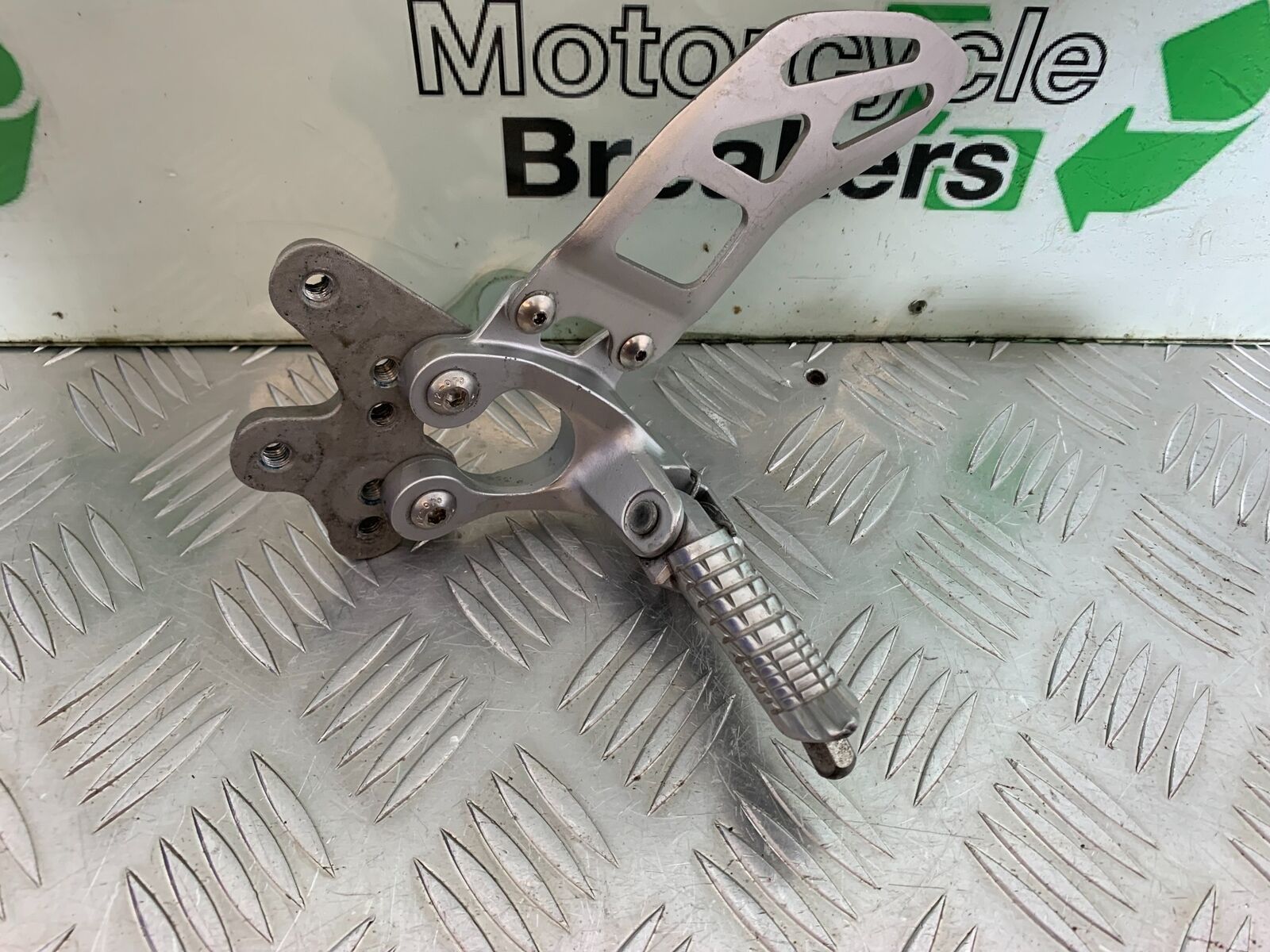 SUZUKI GSXR1000 GSXR 1000 FRONT LEFT HANGER   2009-2016 (CMB1049)