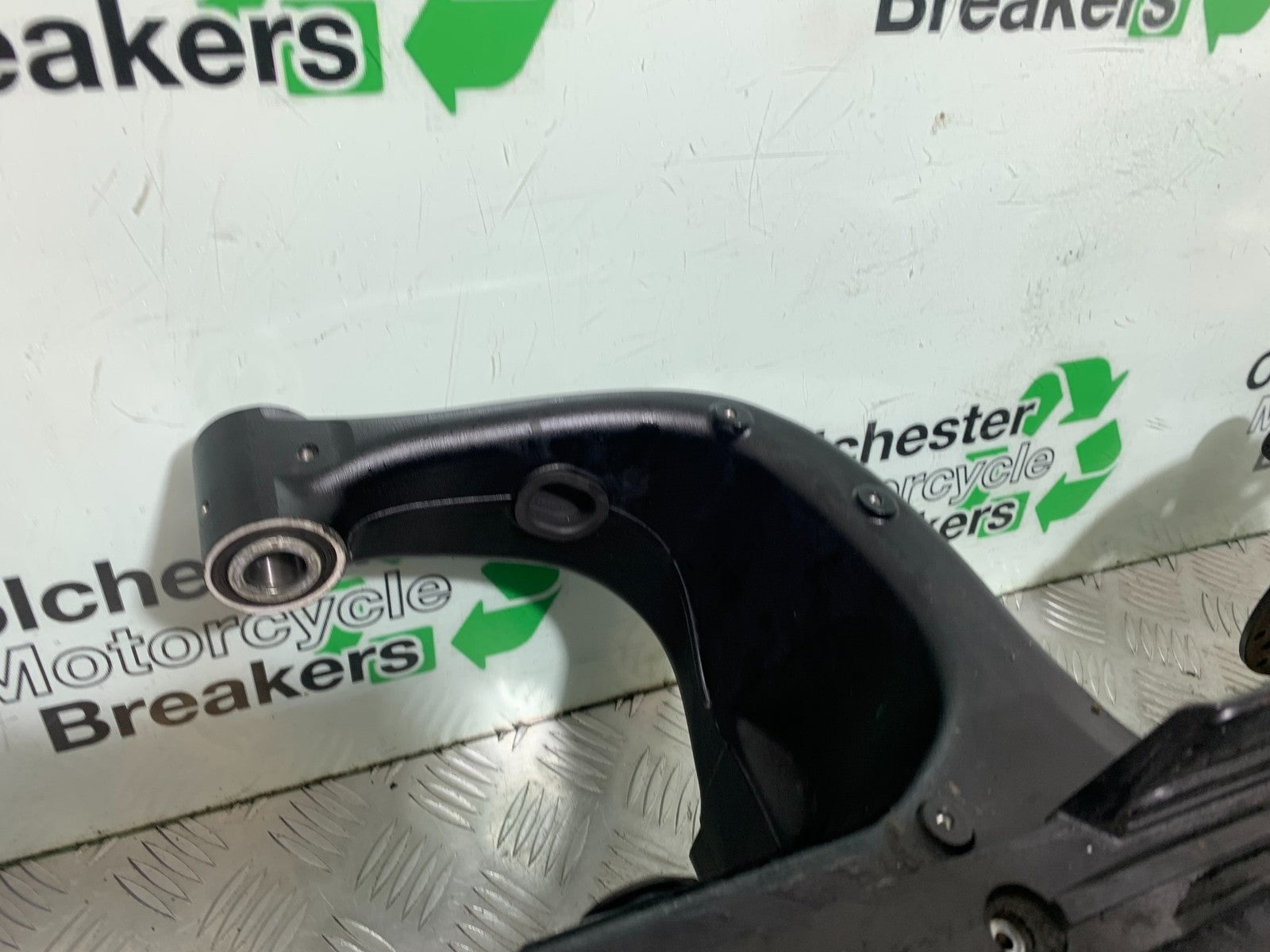 KTM 1290 SUPER DUKE R SWINGARM HUB CARRIER DISC YEAR 2020-2024 (CMB1272)