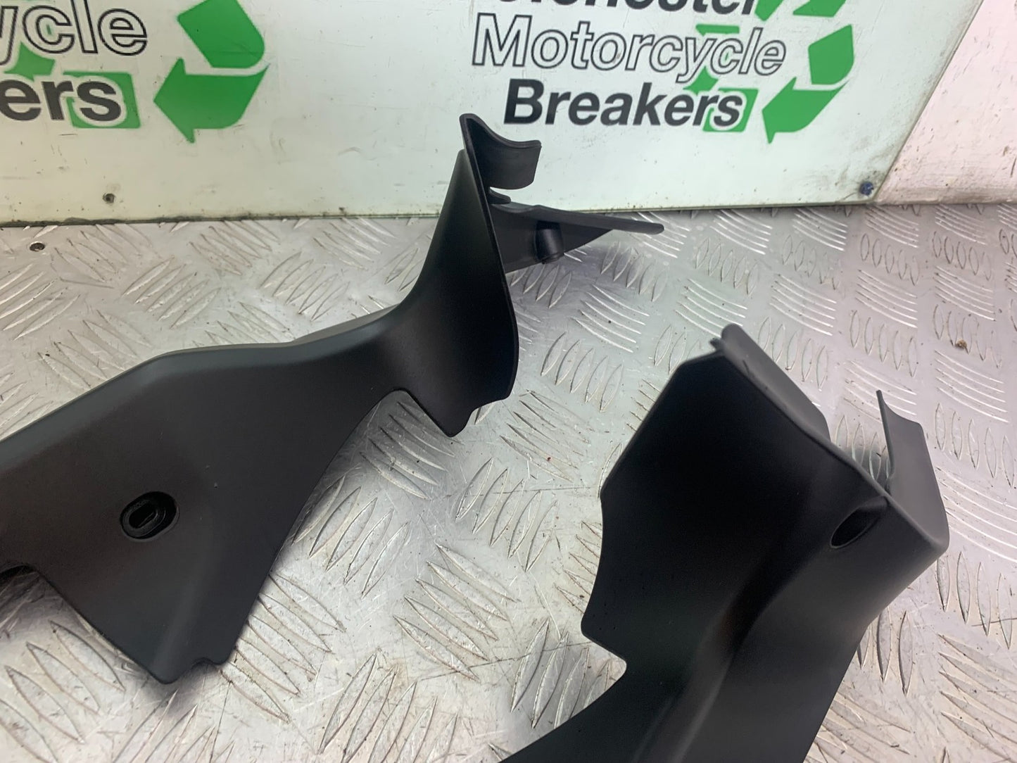 DUCATI 1198 S TOP FAIRING INFILL COVERS  YEAR 2009-2011 (CMB1219)