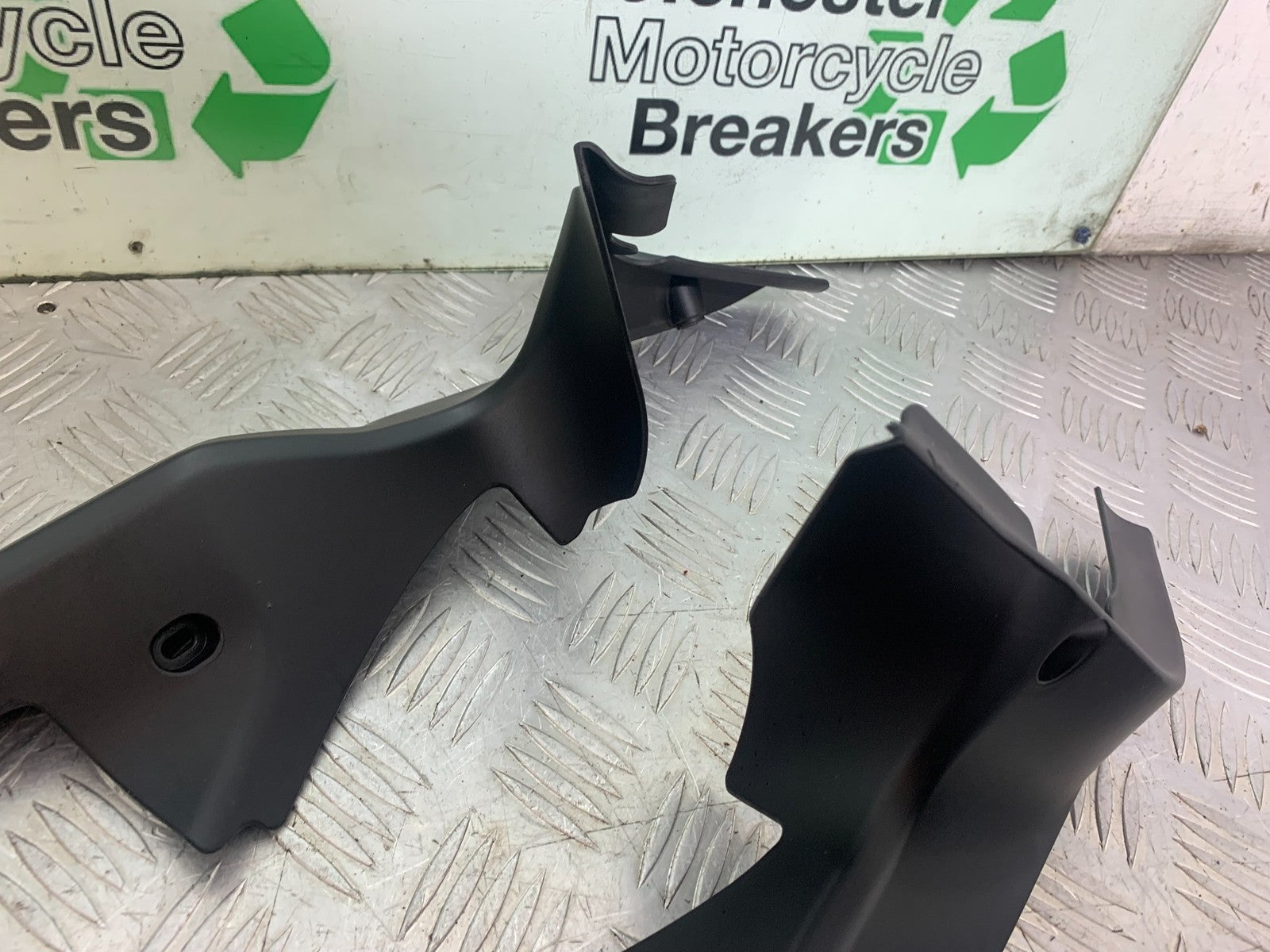 DUCATI 1198 S TOP FAIRING INFILL COVERS  YEAR 2009-2011 (CMB1219)