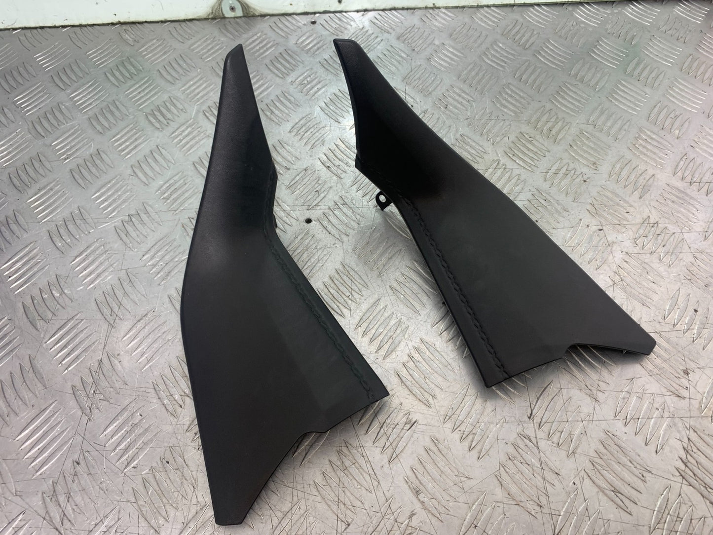 YAMAHA XMAX 300 LEFT AND RIGHT INFILLS  YEAR 2017-2020 (CMB1218)