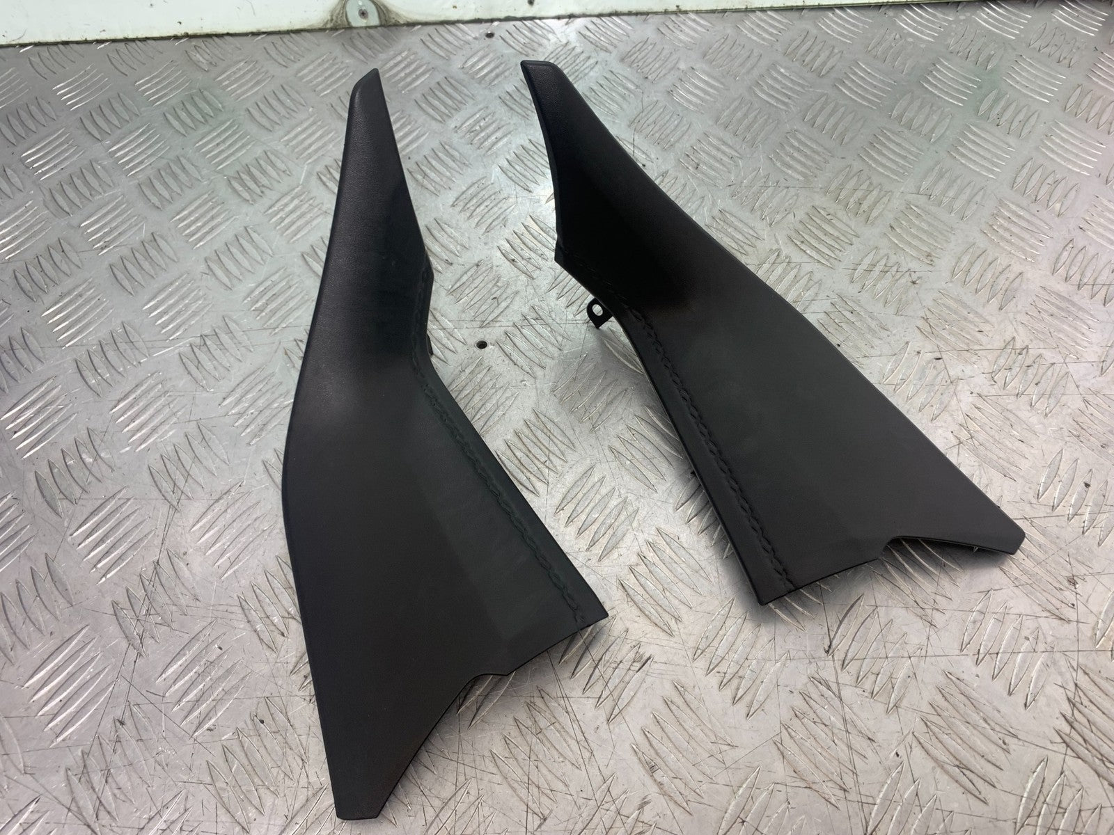 YAMAHA XMAX 300 LEFT AND RIGHT INFILLS  YEAR 2017-2020 (CMB1218)