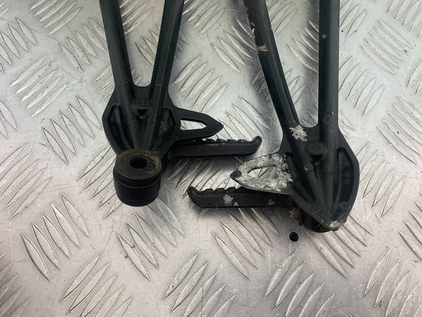KAWASAKI ZX6R REAR HANGERS AND PEGS  YEAR 2009-2012 (CMB1136)