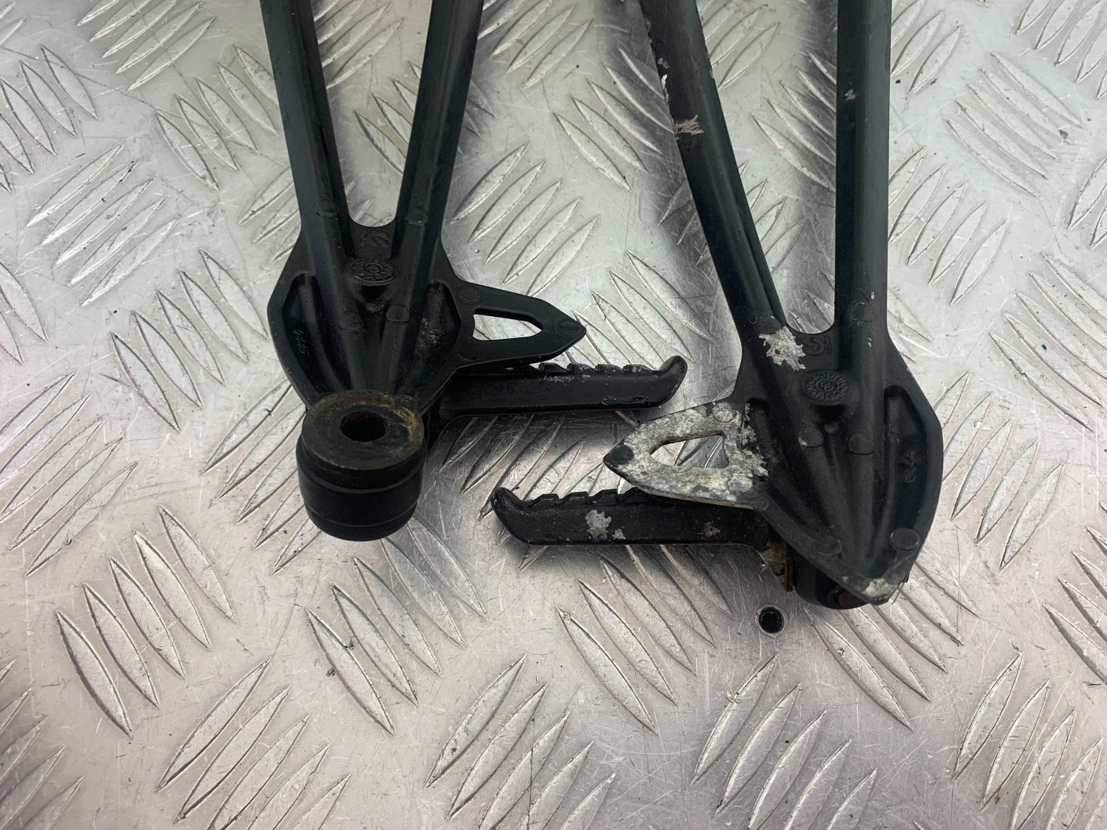 KAWASAKI ZX6R REAR HANGERS AND PEGS  YEAR 2009-2012 (CMB1136)