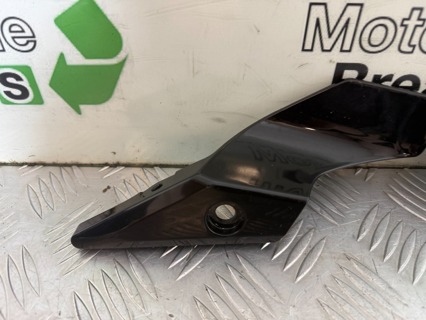 SUZUKI GSR750 GSR 750 LEFT FAIRING TRIM INFILL COWLING UNDER YEAR 2011 - 2018