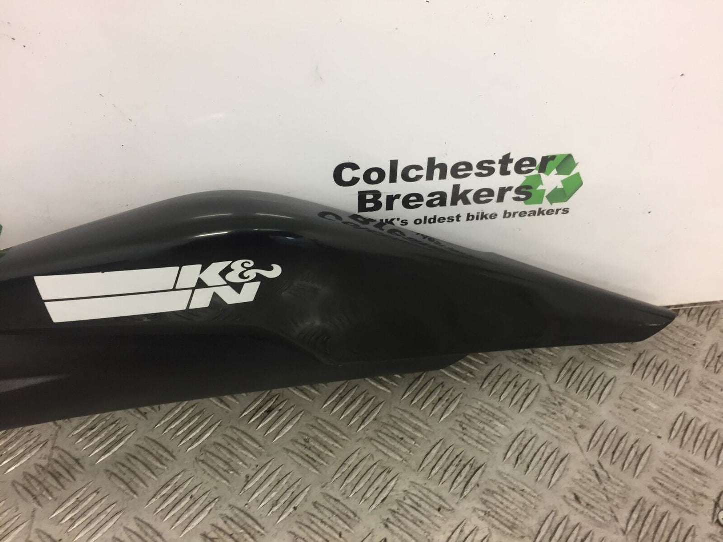 HONDA CBR125 CBR 125 RIGHT SEAT PANEL    YEAR 2011-2014