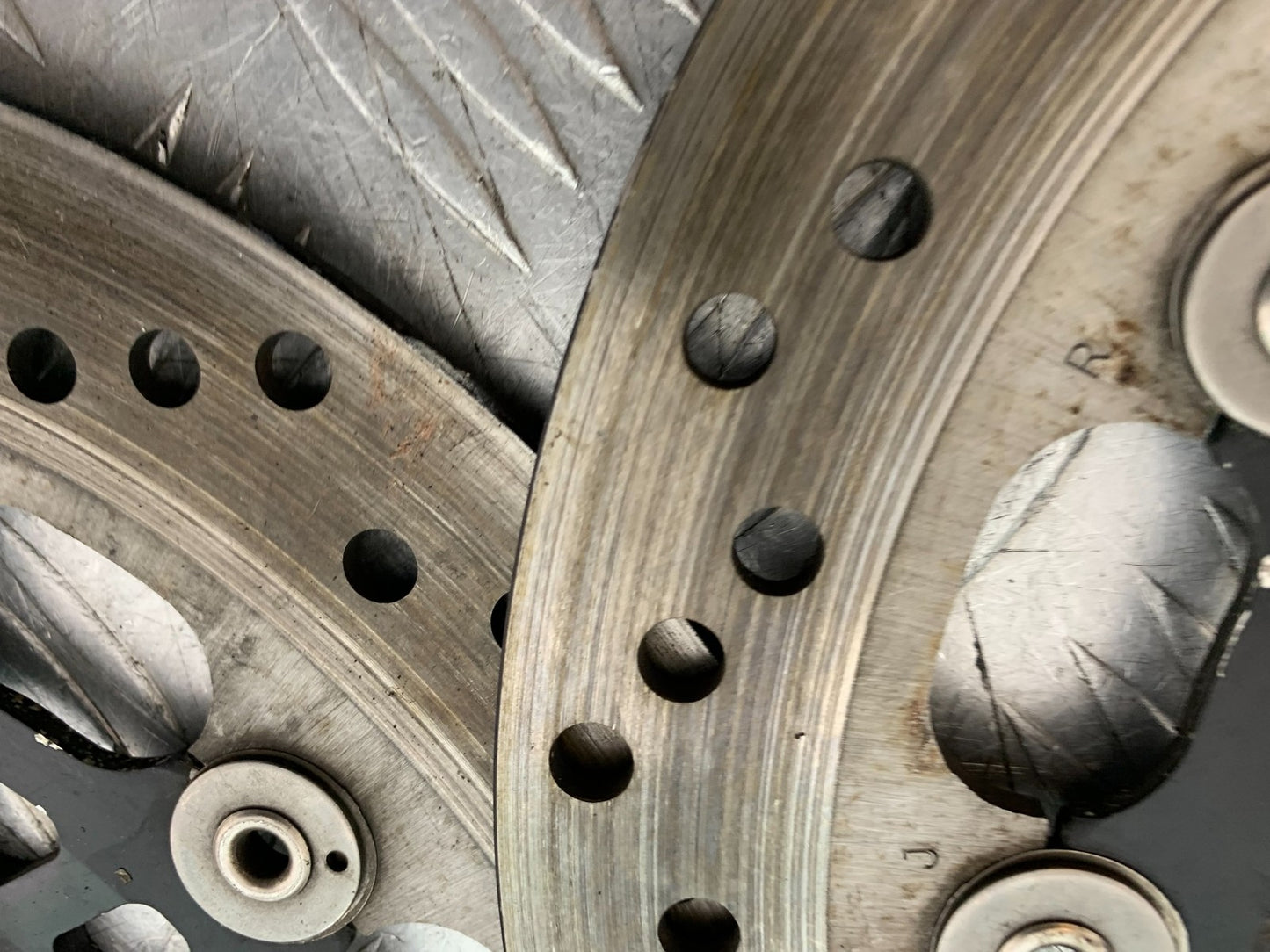TRIUMPH 955I SPRINT RS FRONT DISCS  YEAR 1999-03 (CMB1313)