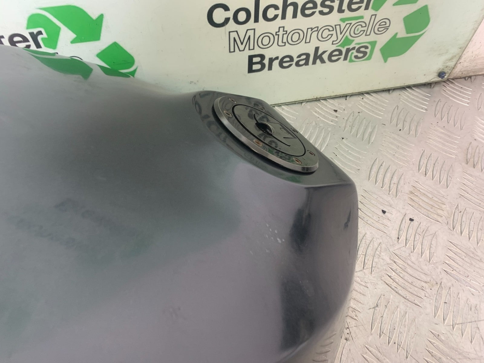 KAWASAKI GPZ600 GPZ 600 PETROL TANK YEAR 1988-90 (CMB1258)