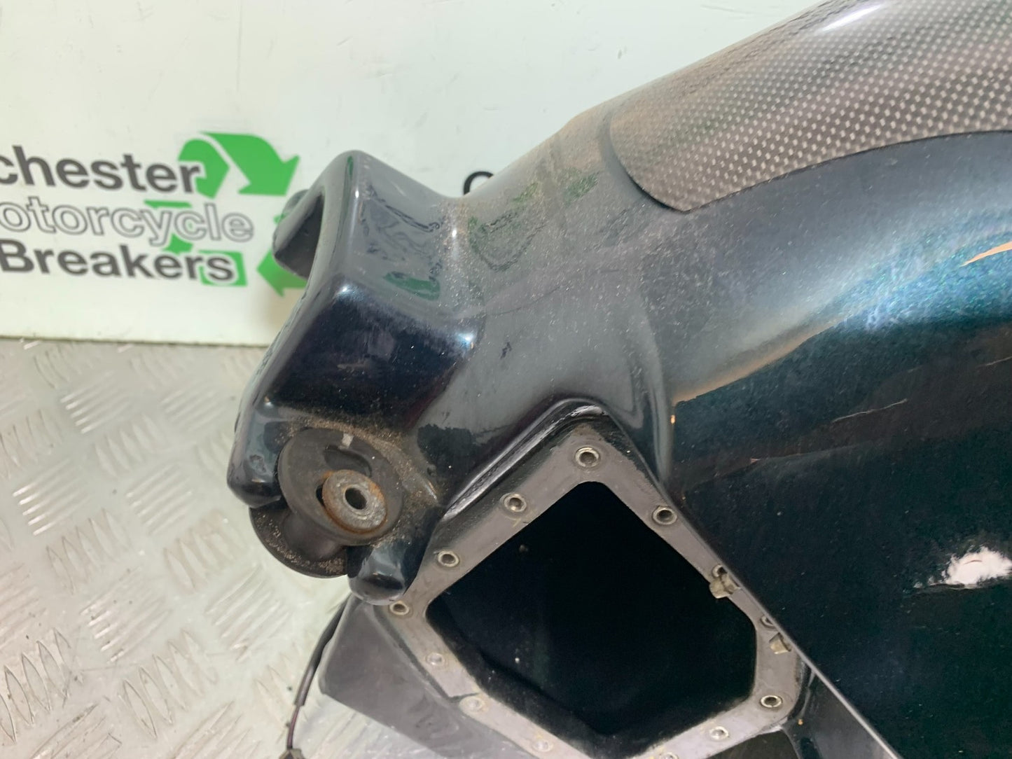 TRIUMPH 955i SPRINT ST PETROL TANK YEAR 1999-04 (CMB1230)