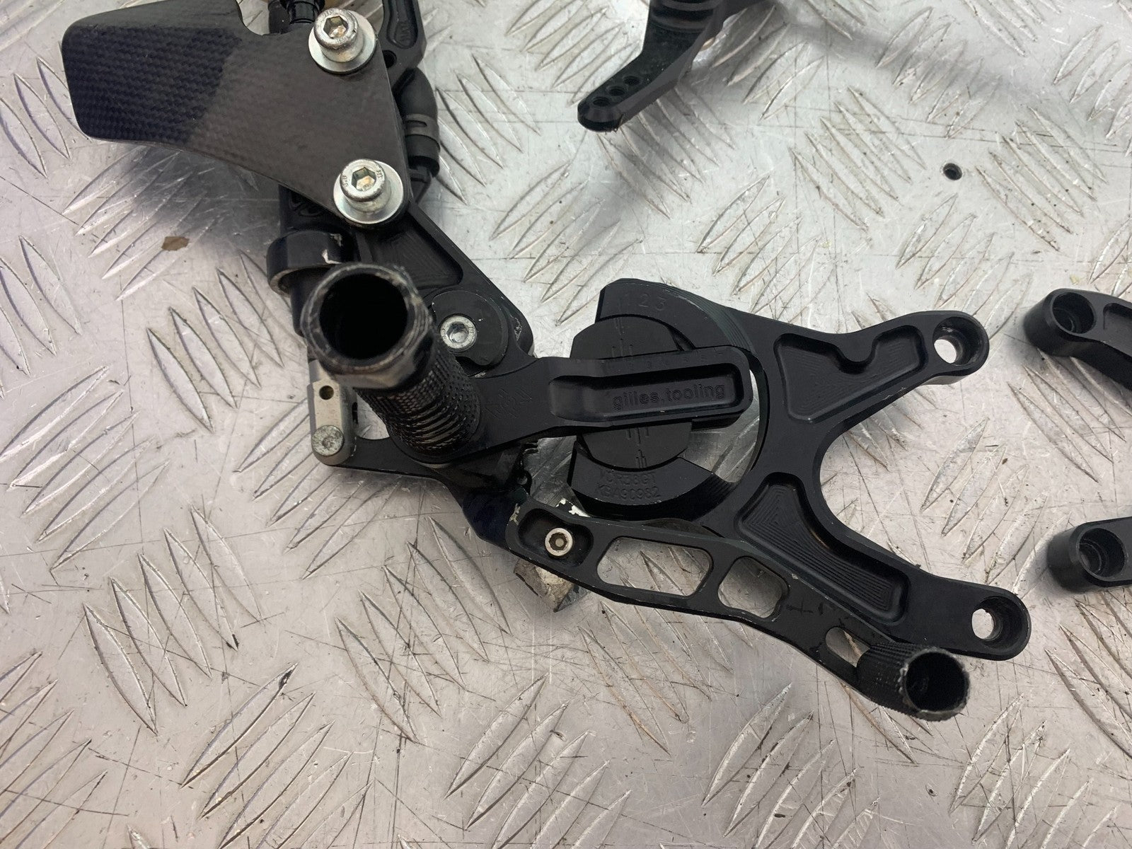 YAMAHA YZF R1 4C8 GILES ADJUSTABLE REARSETS  YEAR 2007-2008 (CMB1237)