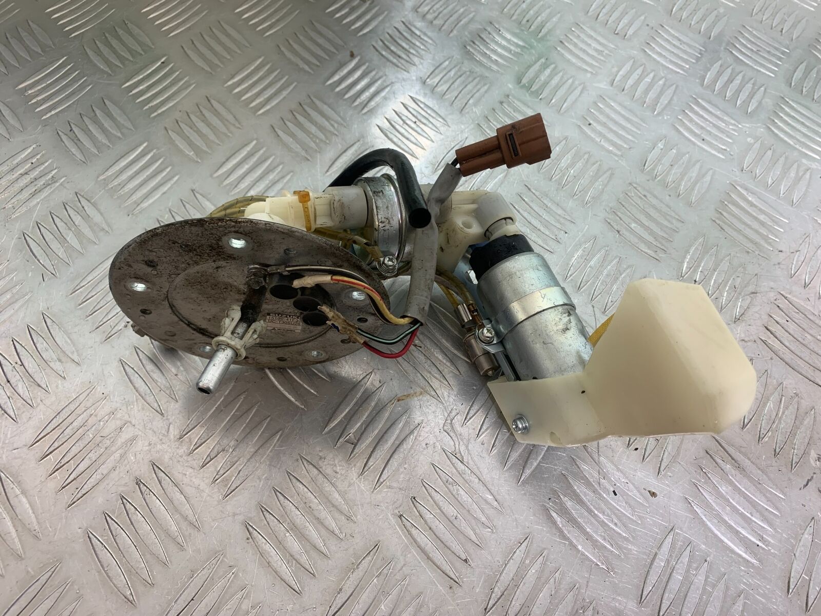 SUZUKI INTRUDER VL800 C800 PETROL PUMP YEAR 2012-16 (CMB1039)