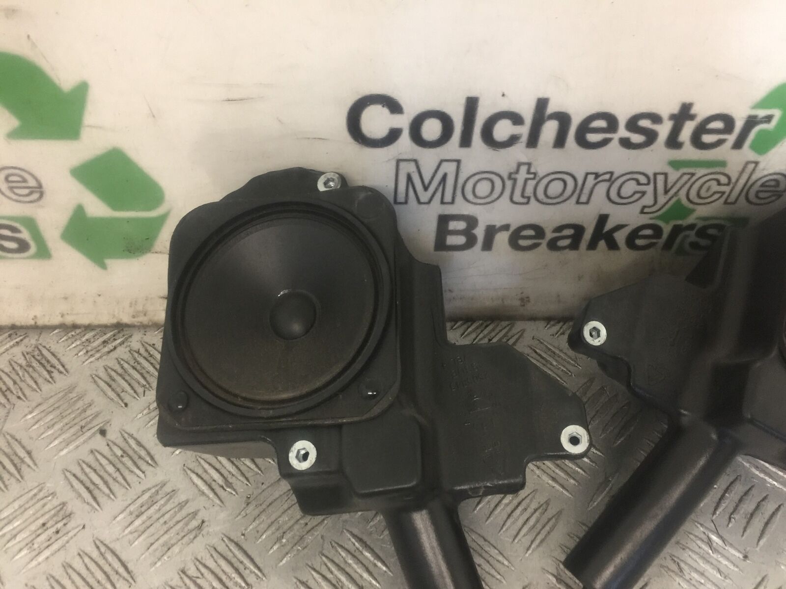 TRIUMPH TROPHY 1215 SE LEFT AND RIGHT SPEAKERS   YEAR 2012-2017 (STOCK 870)