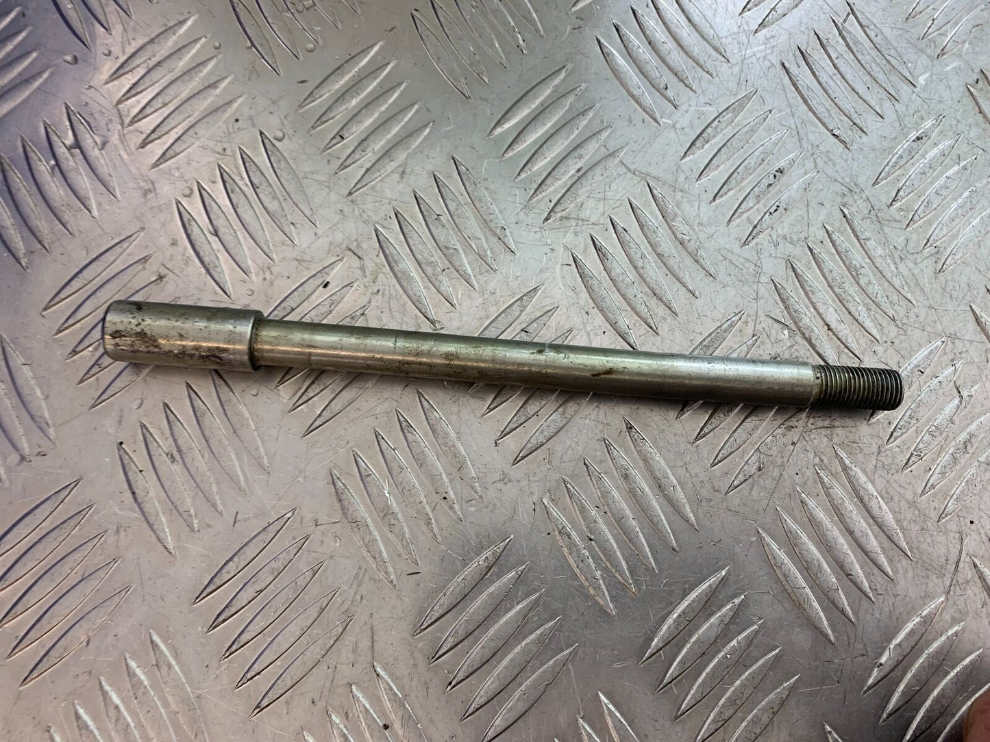BENELLI BN125 BN 125 FRONT WHEEL SPINDLE  YEAR 2018-2021 (CMB1080)