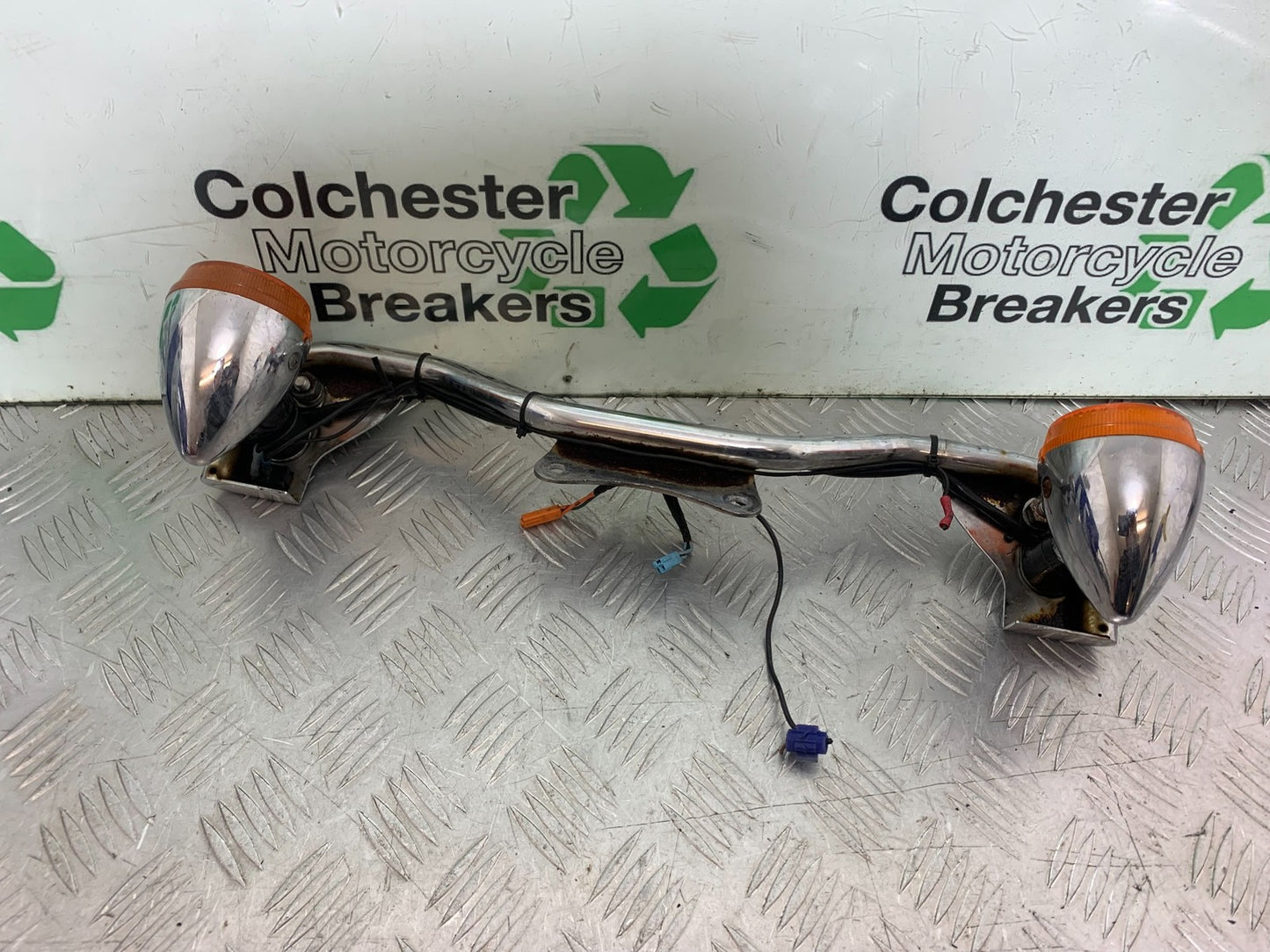 HONDA VT750 SHADOW FRONT INDICATORS AND BRACKET  YEAR 2003-2004 (CMB1265)