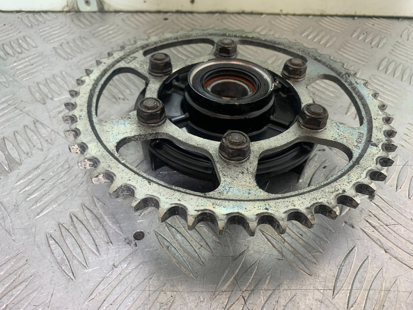 YAMAHA YZF R1 14 B BIG BANG REAR SPROCKET CARRIER   2009-14 (CMB1175)