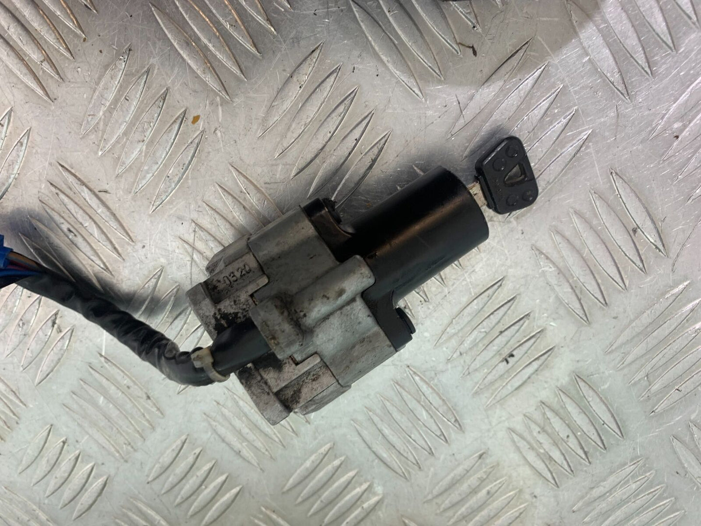 YAMAHA XJR1300 XJR 1300 LOCKS AND KEY YEAR 1999-2003 (CMB1055)