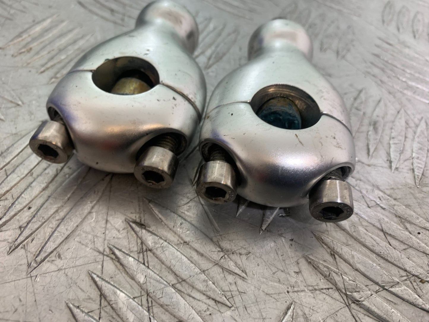 TRIUMPH 1050 SPEED TRIPLE HANDLEBAR RISERS YEAR 2005-2007 (CMB1322)