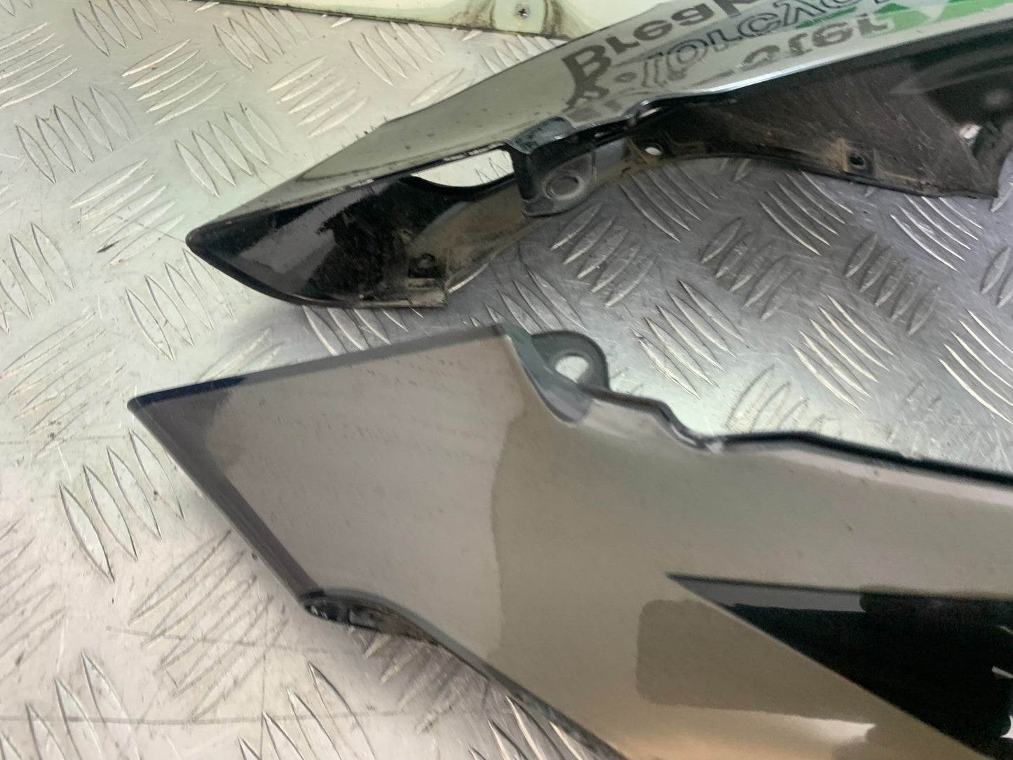 APRILIA RSV1000 R FACTORY MILLE CARBON LOWER TANK PANELS    2004-09 (CMB1203)