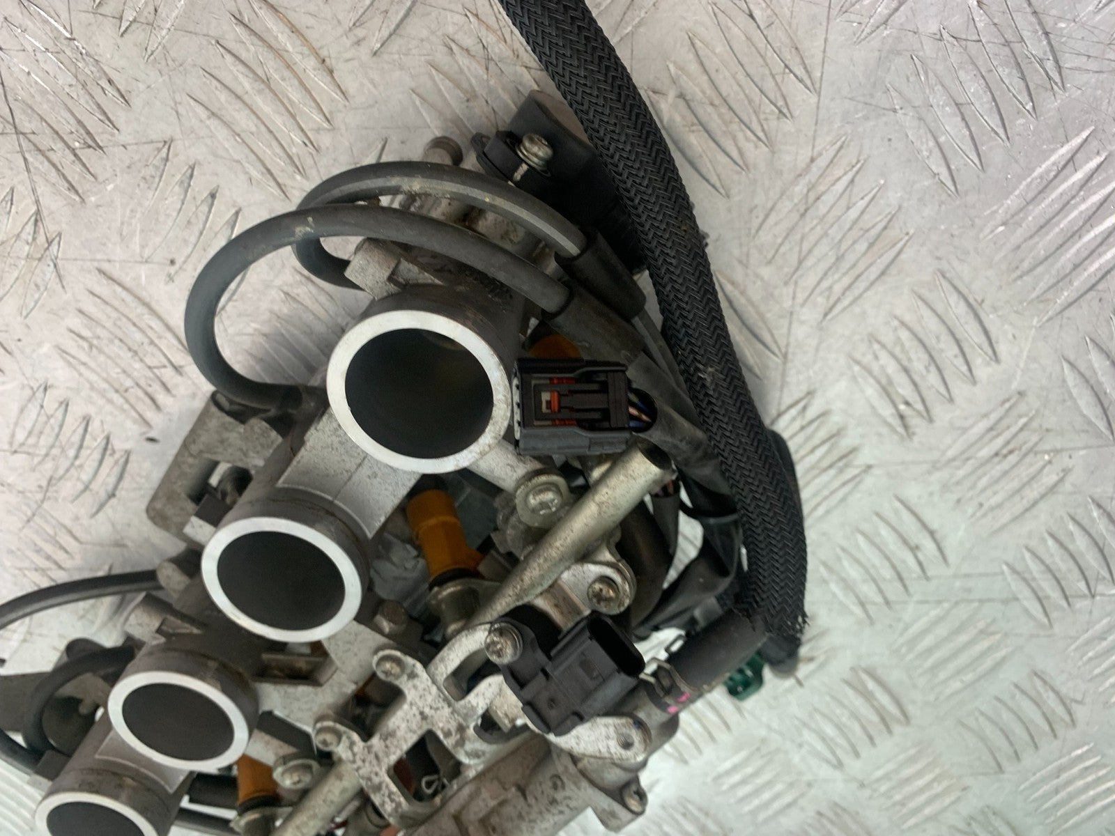 YAMAHA XJ6 XJ6-S THROTTLE BODIES    YEAR 2009-2015  (CMB1212)