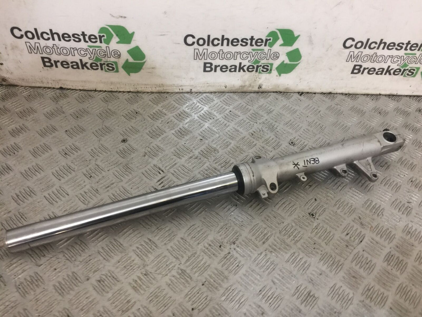 SUZUKI GSF650 GSF 650 RIGHT FORK (BENT) YEAR 2008-12  (STOCK 829)