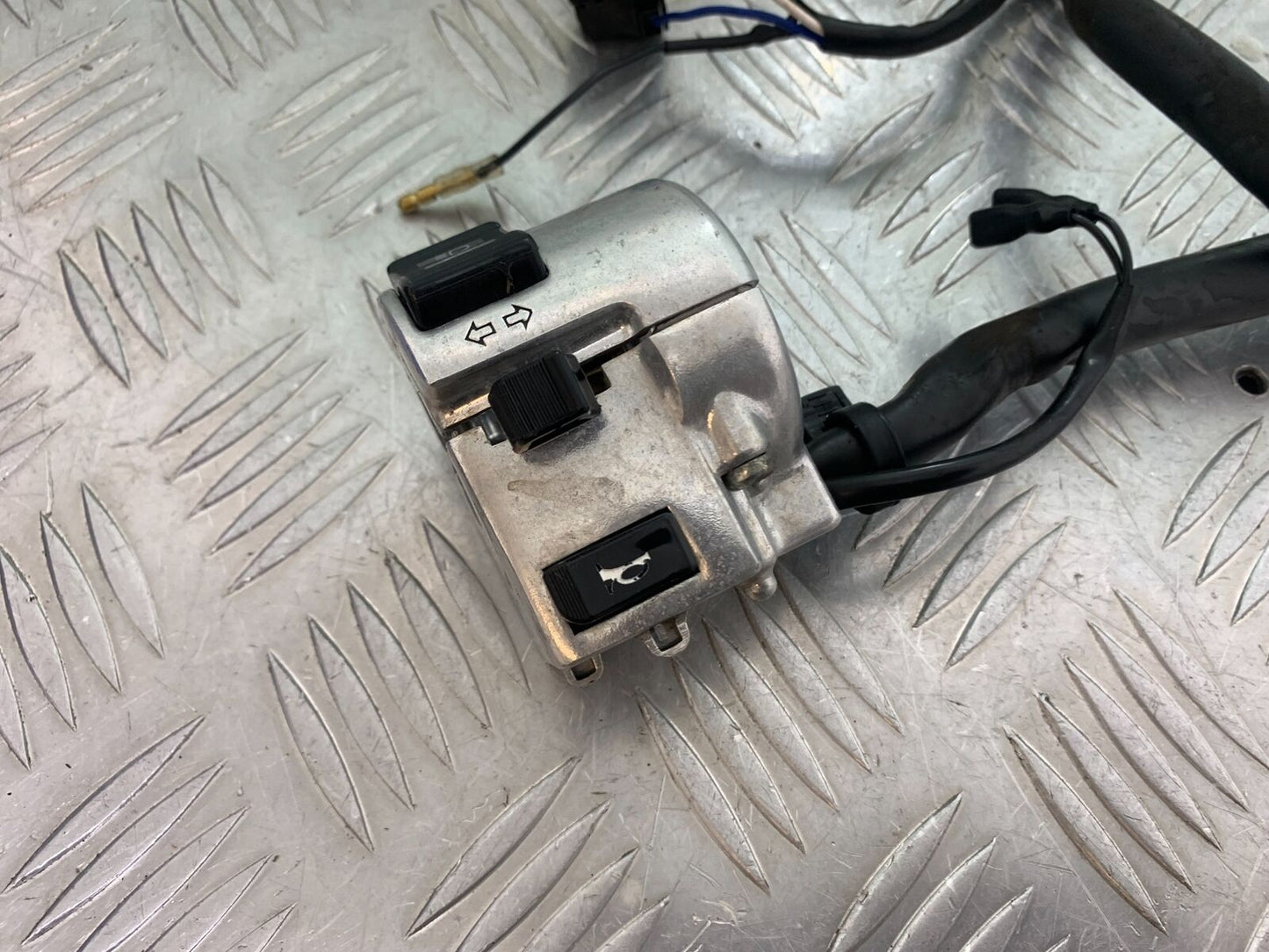 HONDA VT1100 C SHADOW SPIRIT LEFT SWITCH GEAR    2002-2003 (CMB1035)