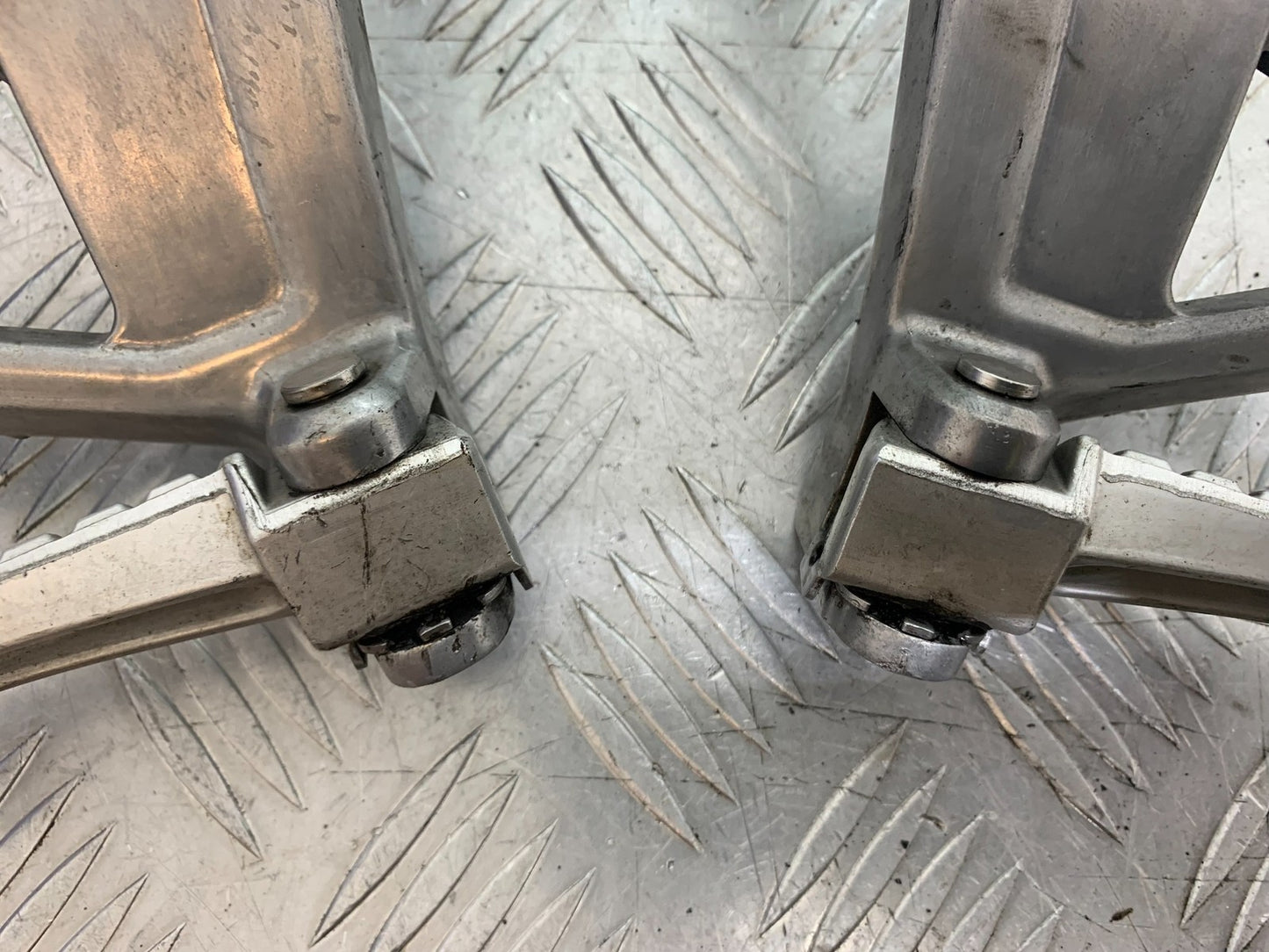 TRIUMPH SPEED TRIPLE R 1050 REAR HANGERS AND PEGS   2009 (CMB1183)