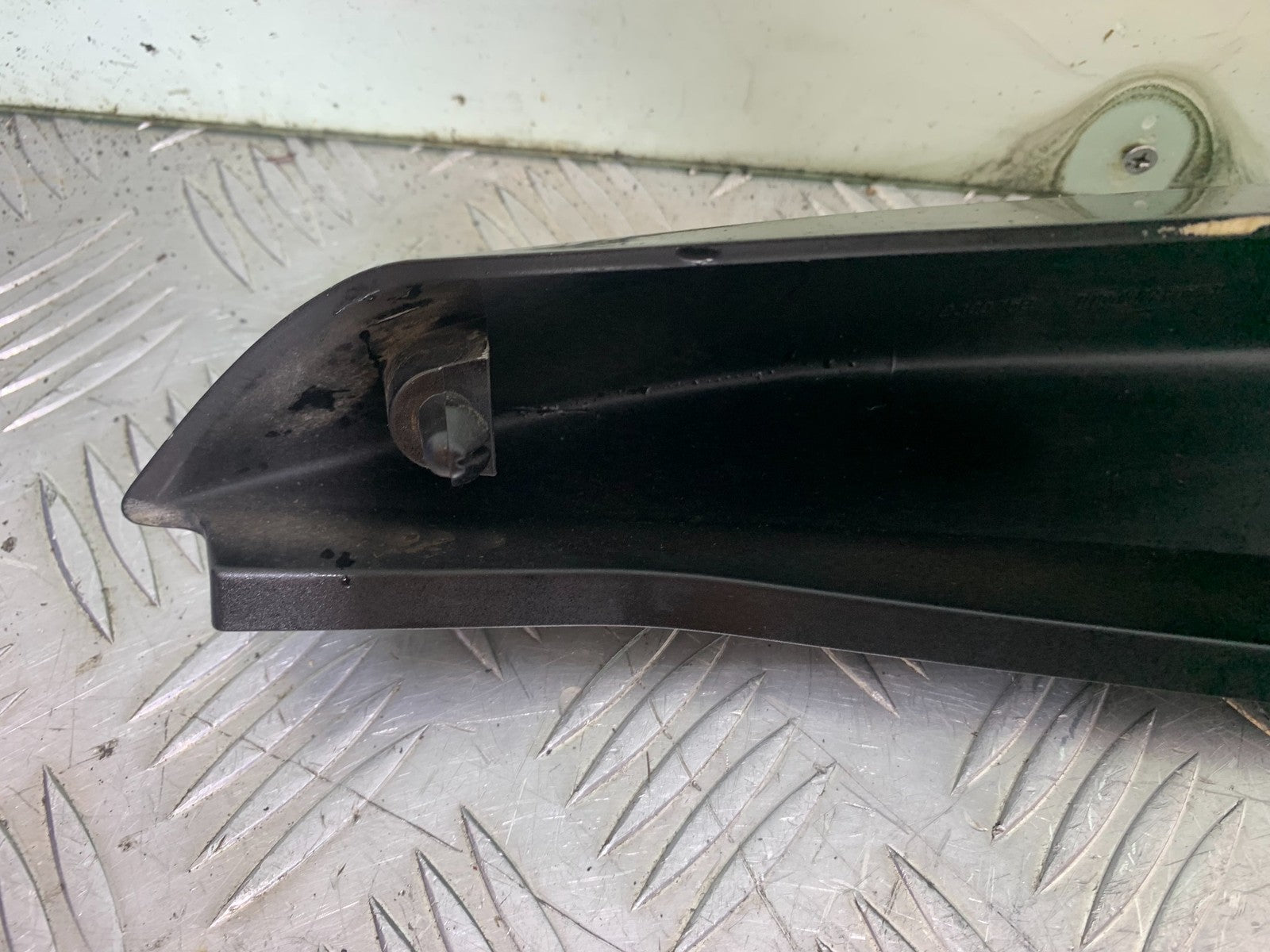 TRIUMPH SPEED TRIPLE R 1050 RIGHT SEAT PANEL  2009 (CMB1183)